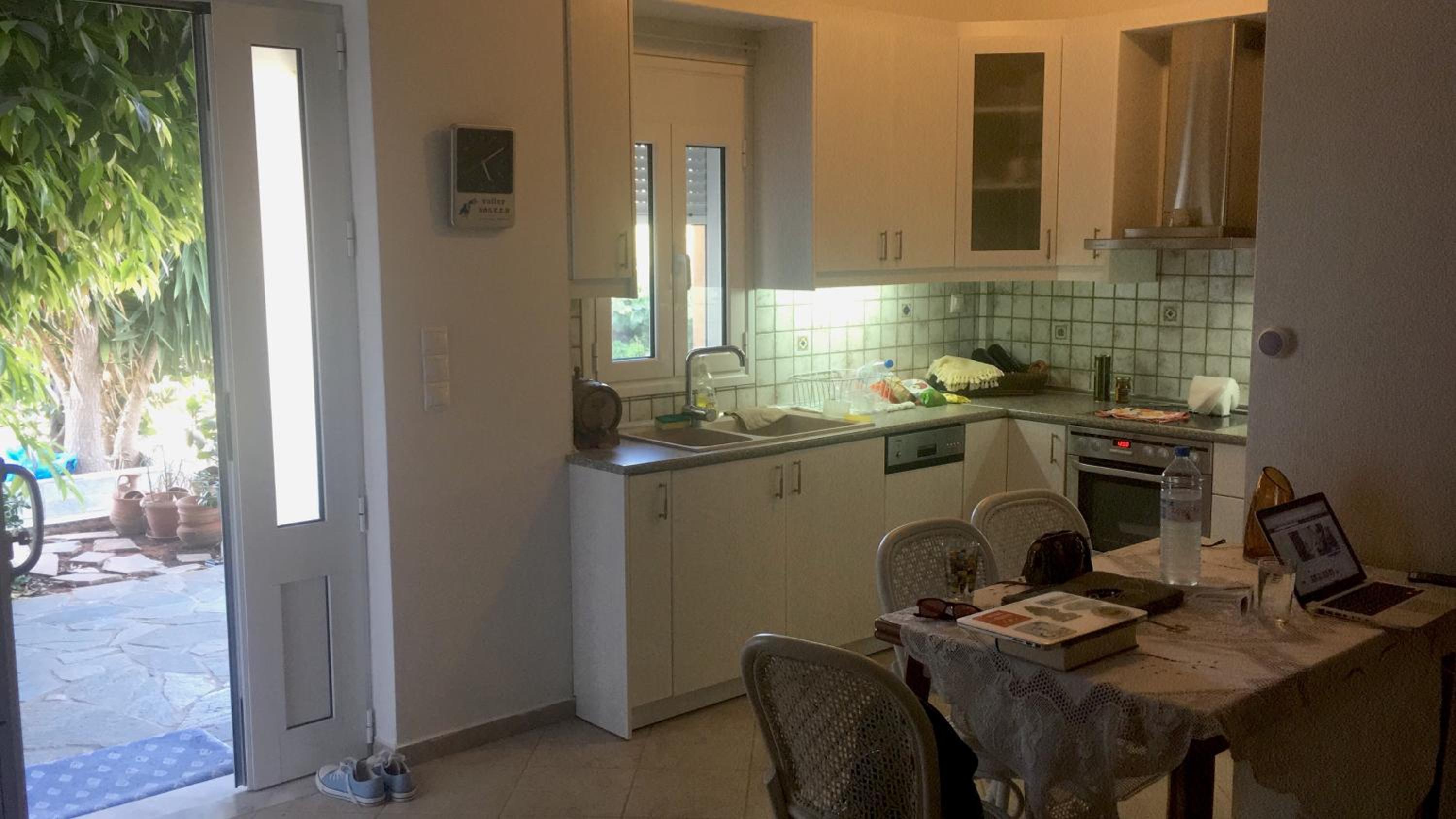 Family Apartment Ammoudi with shared mini-pool view 4