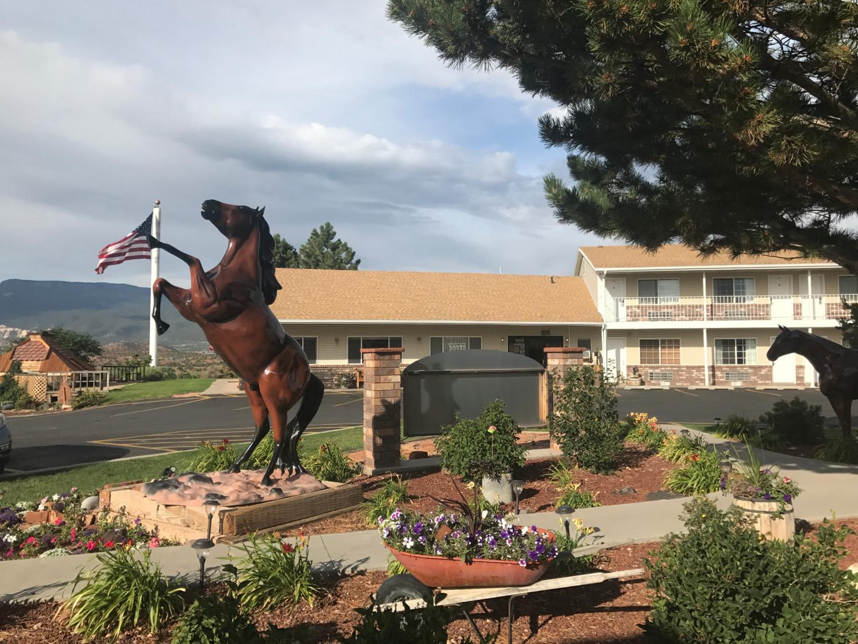 Broken Spur Inn & Steakhouse