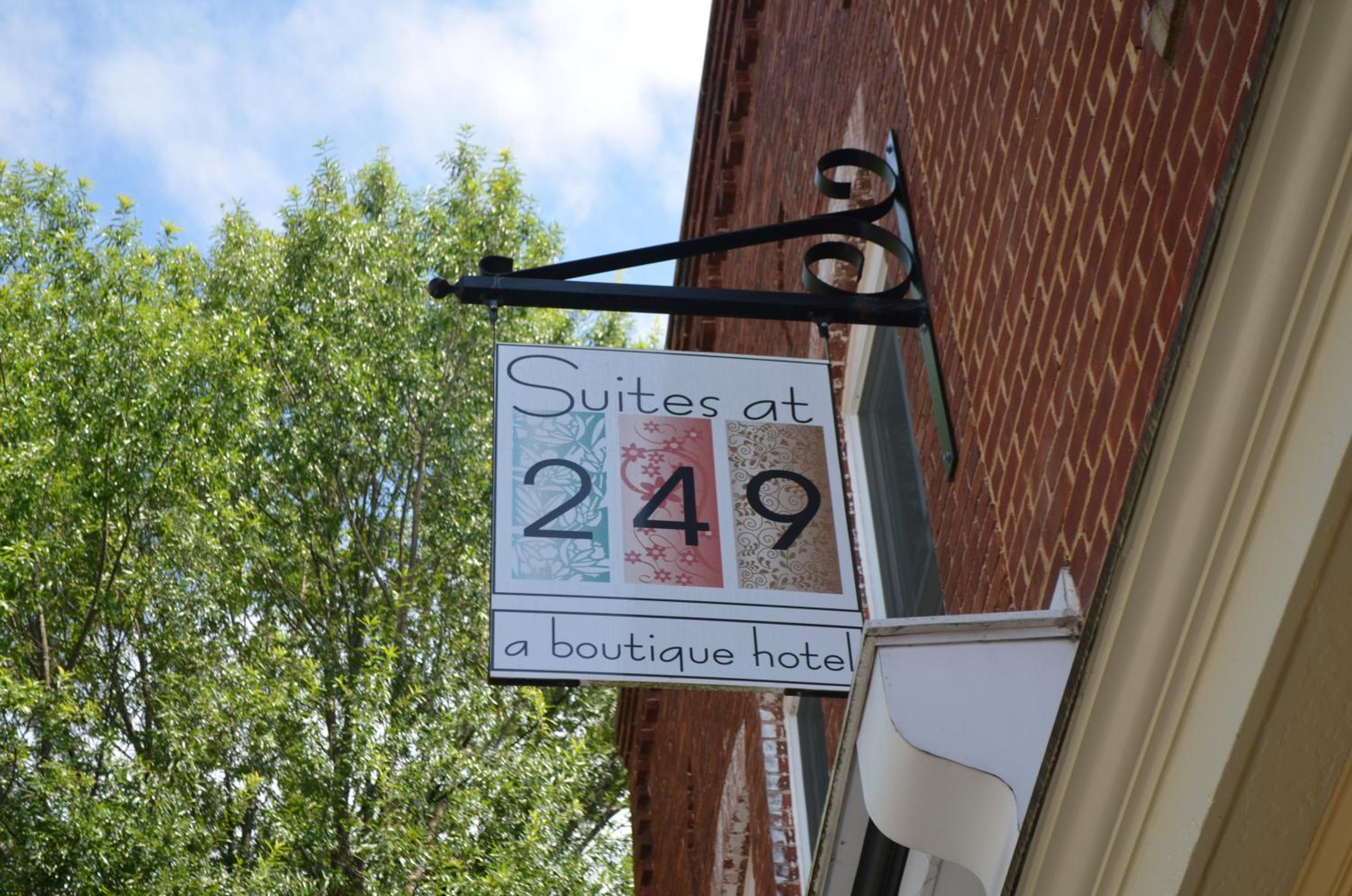 Suites at 249
