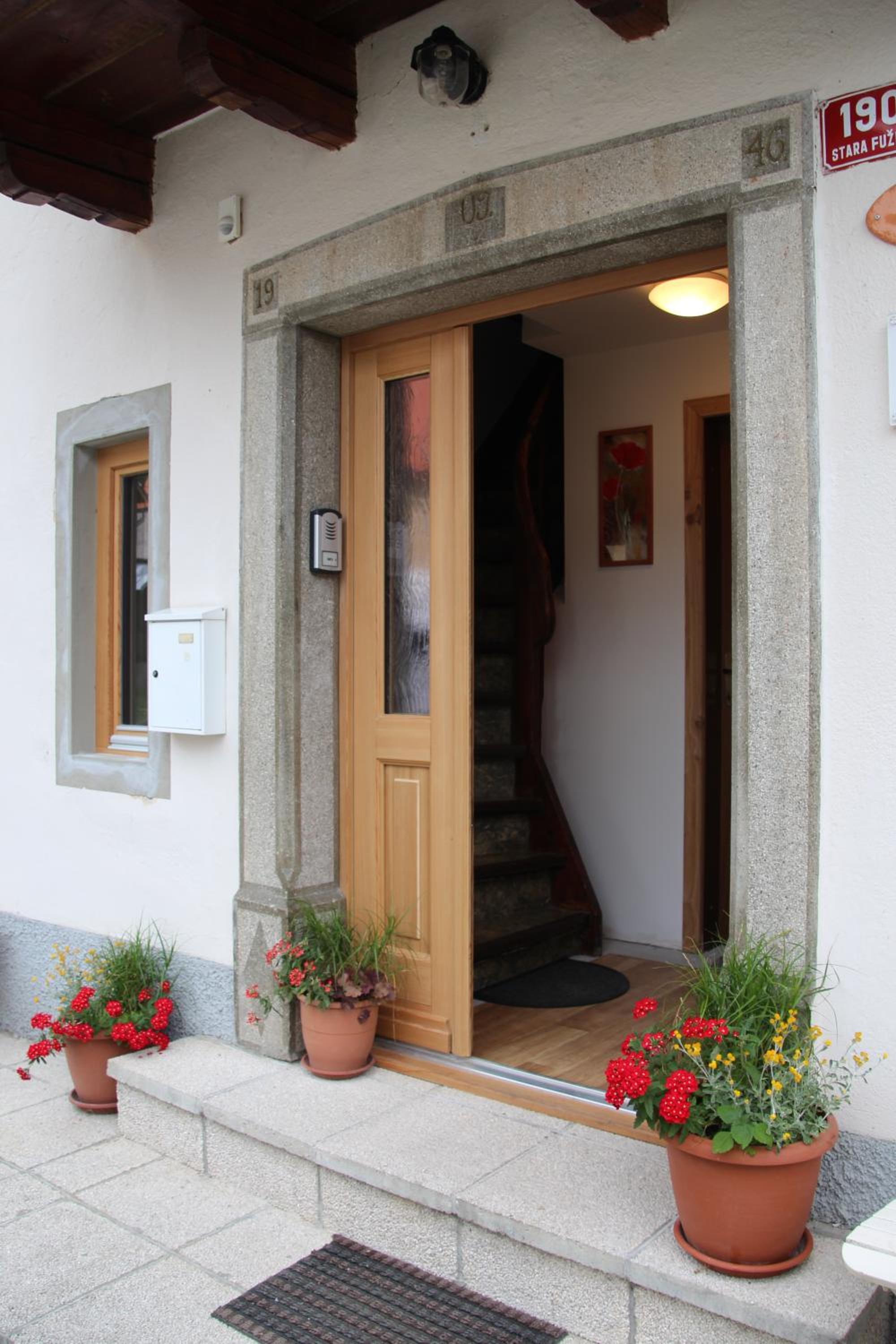 Photo 33