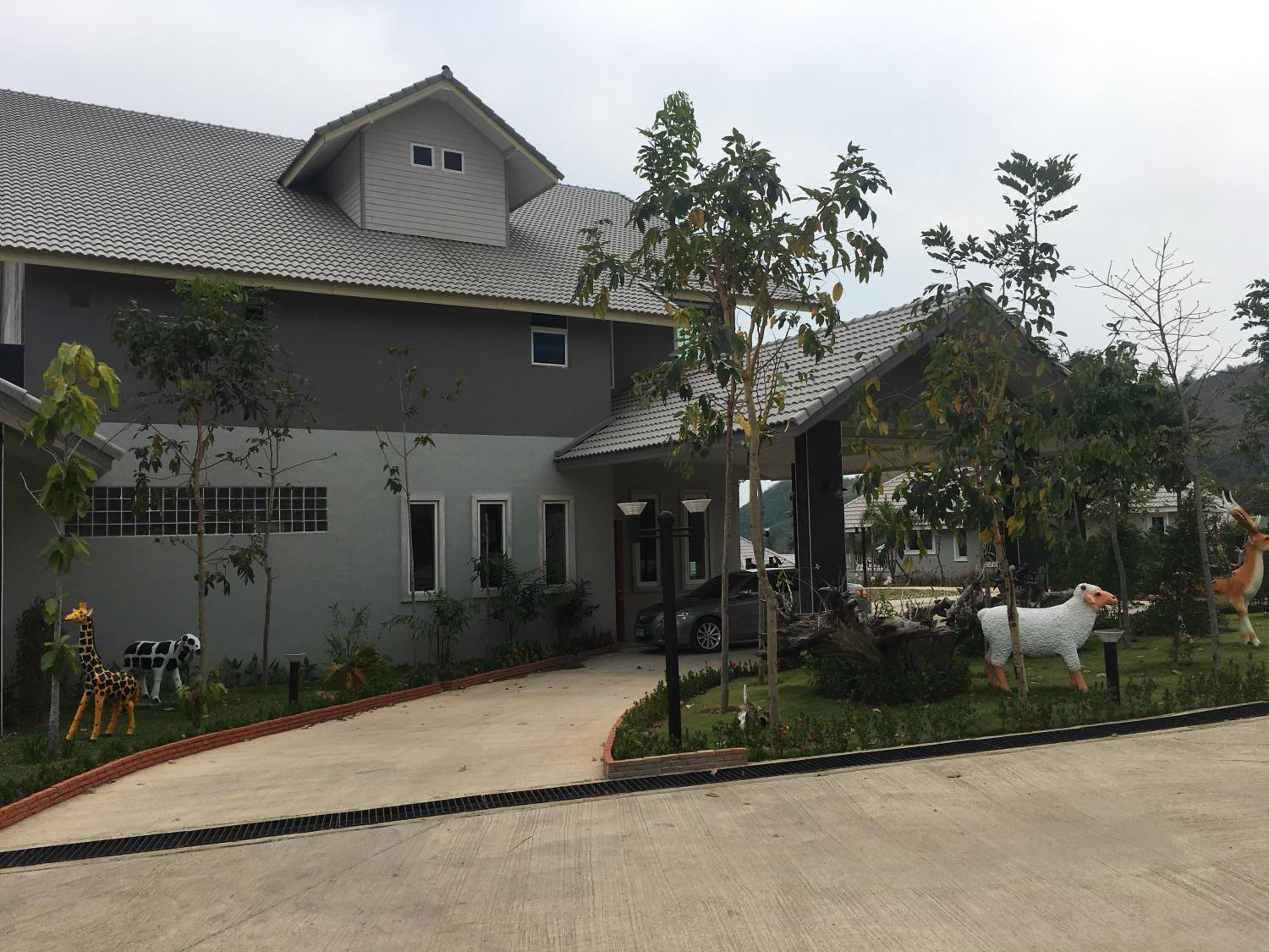 Hotel Sangchan Garden at Kaeng Krachan - Image 1
