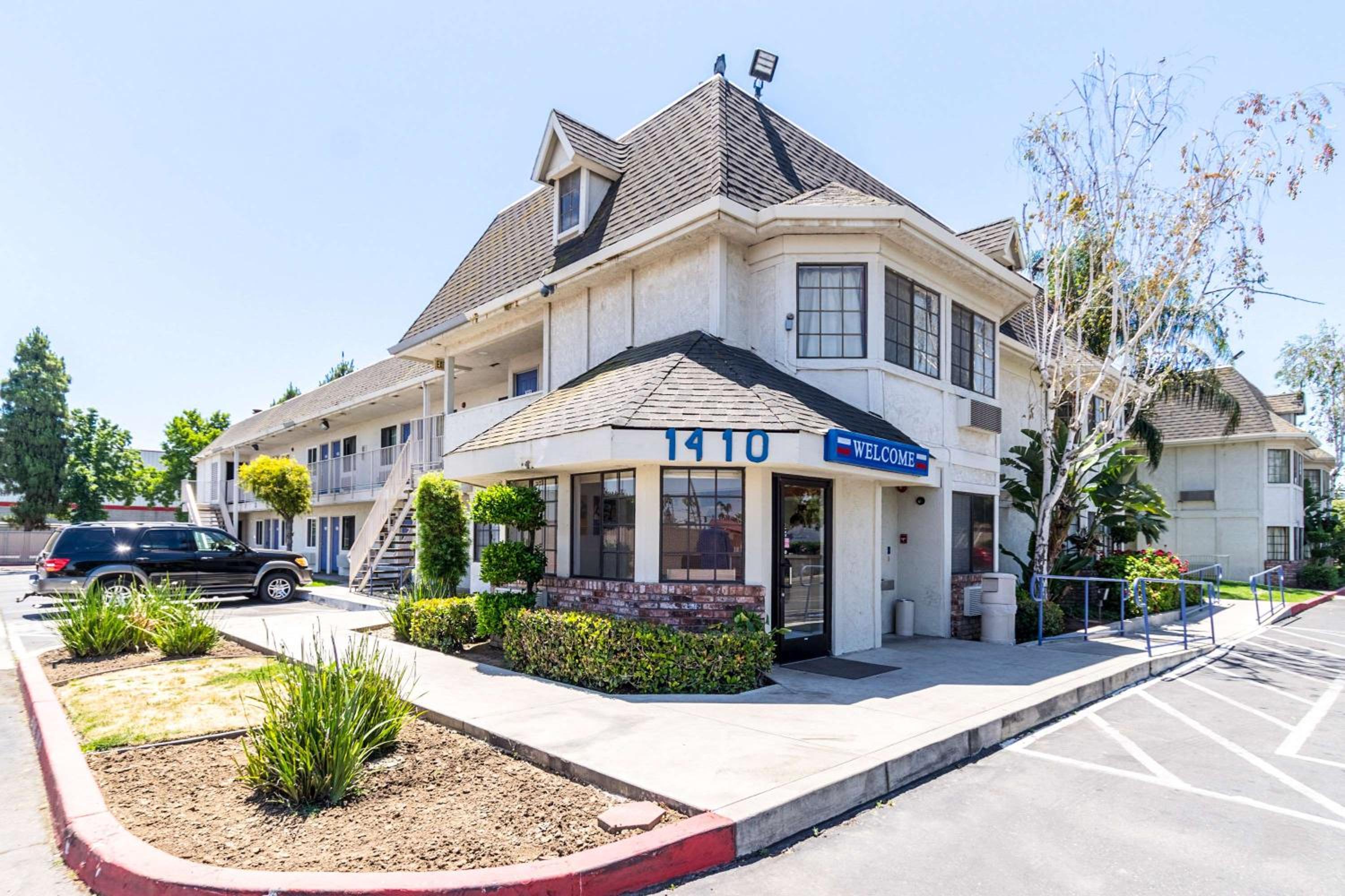 Merced Vacations - Motel 6-Merced, CA - North - Property Image 3
