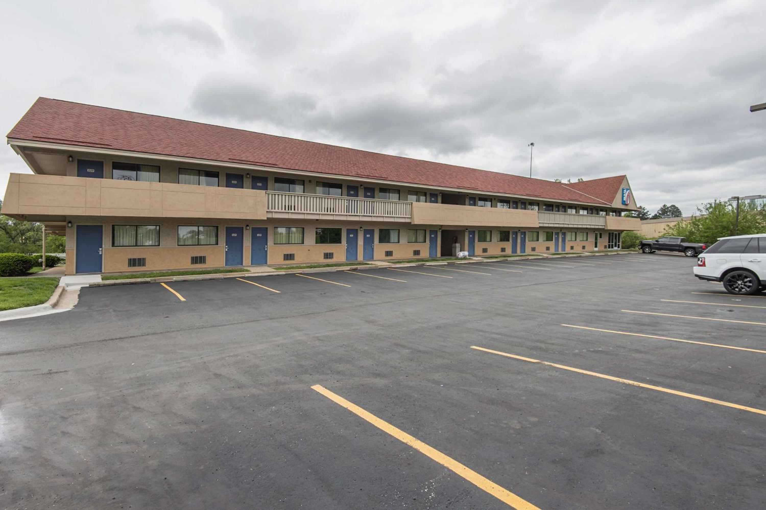 Motel 6-Overland Park, KS - Property Image 23