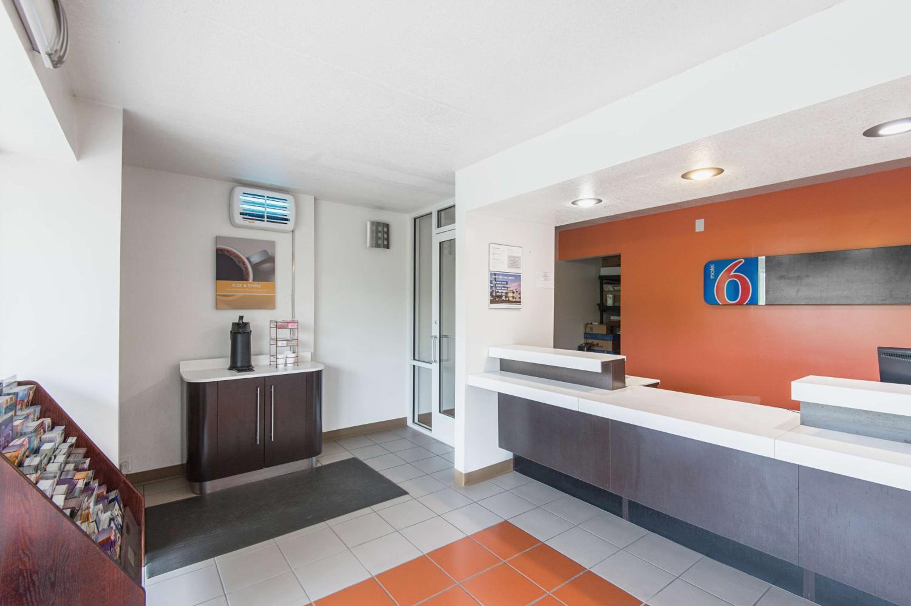 Motel 6-Overland Park, KS - Property Image 22