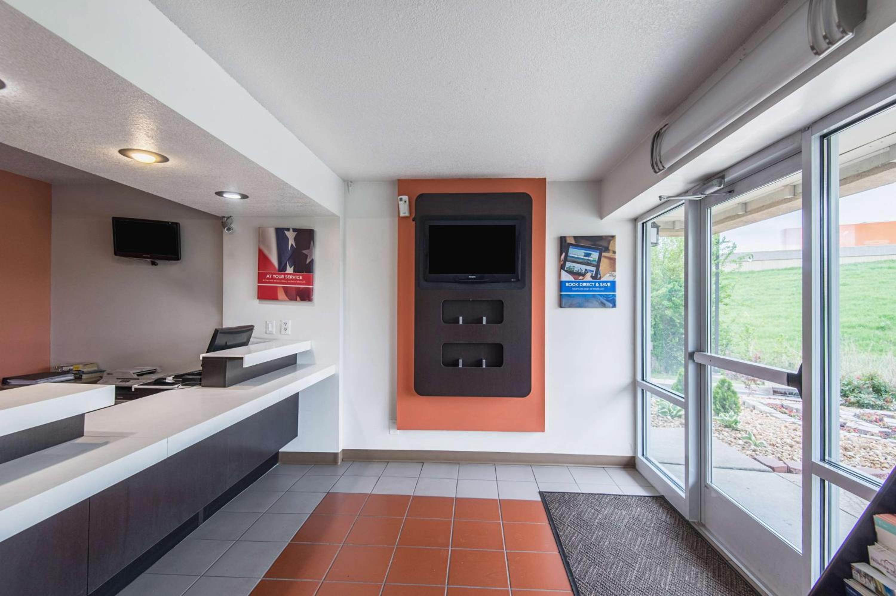 Motel 6-Overland Park, KS - Property Image 21