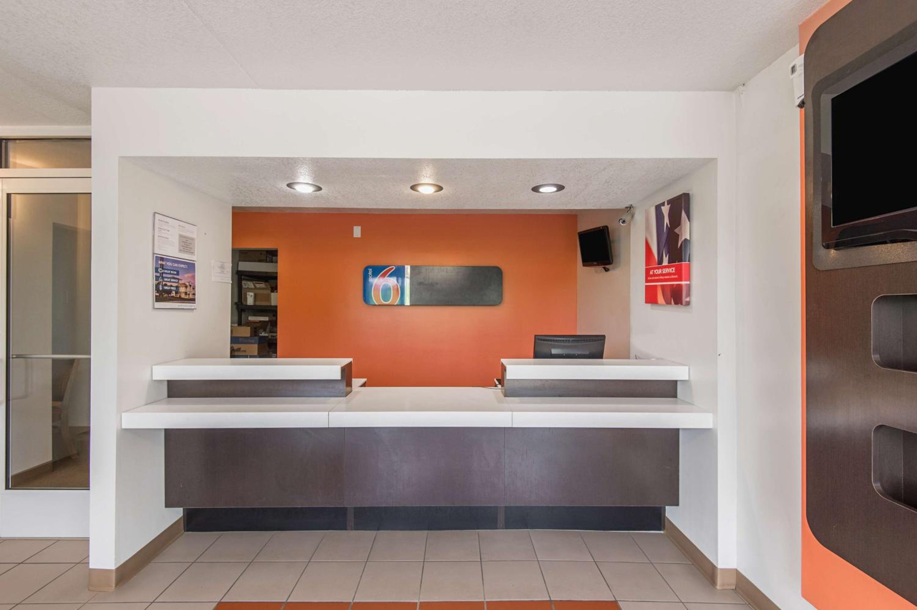 Motel 6-Overland Park, KS - Property Image 18