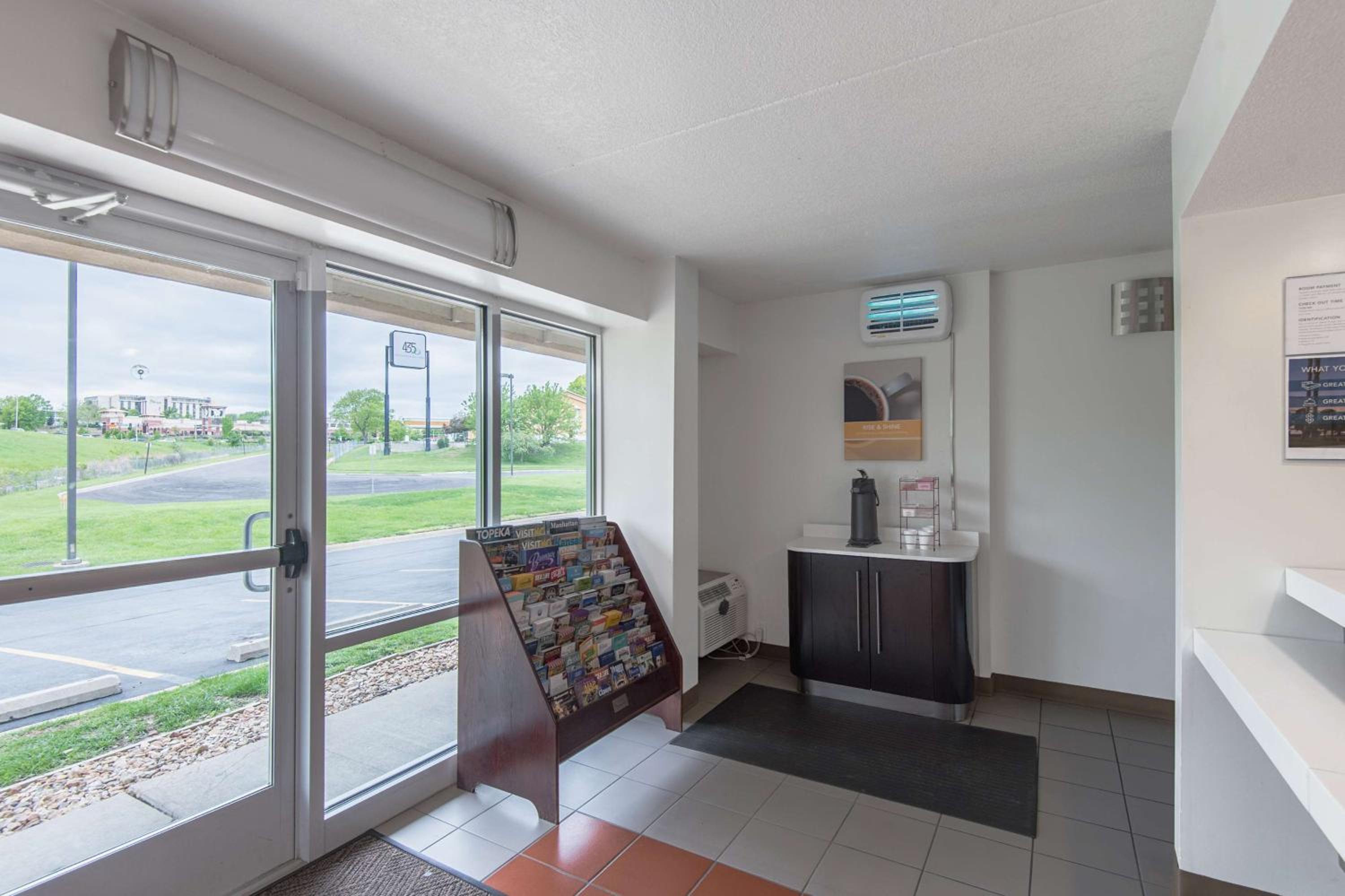 Motel 6-Overland Park, KS - Property Image 17