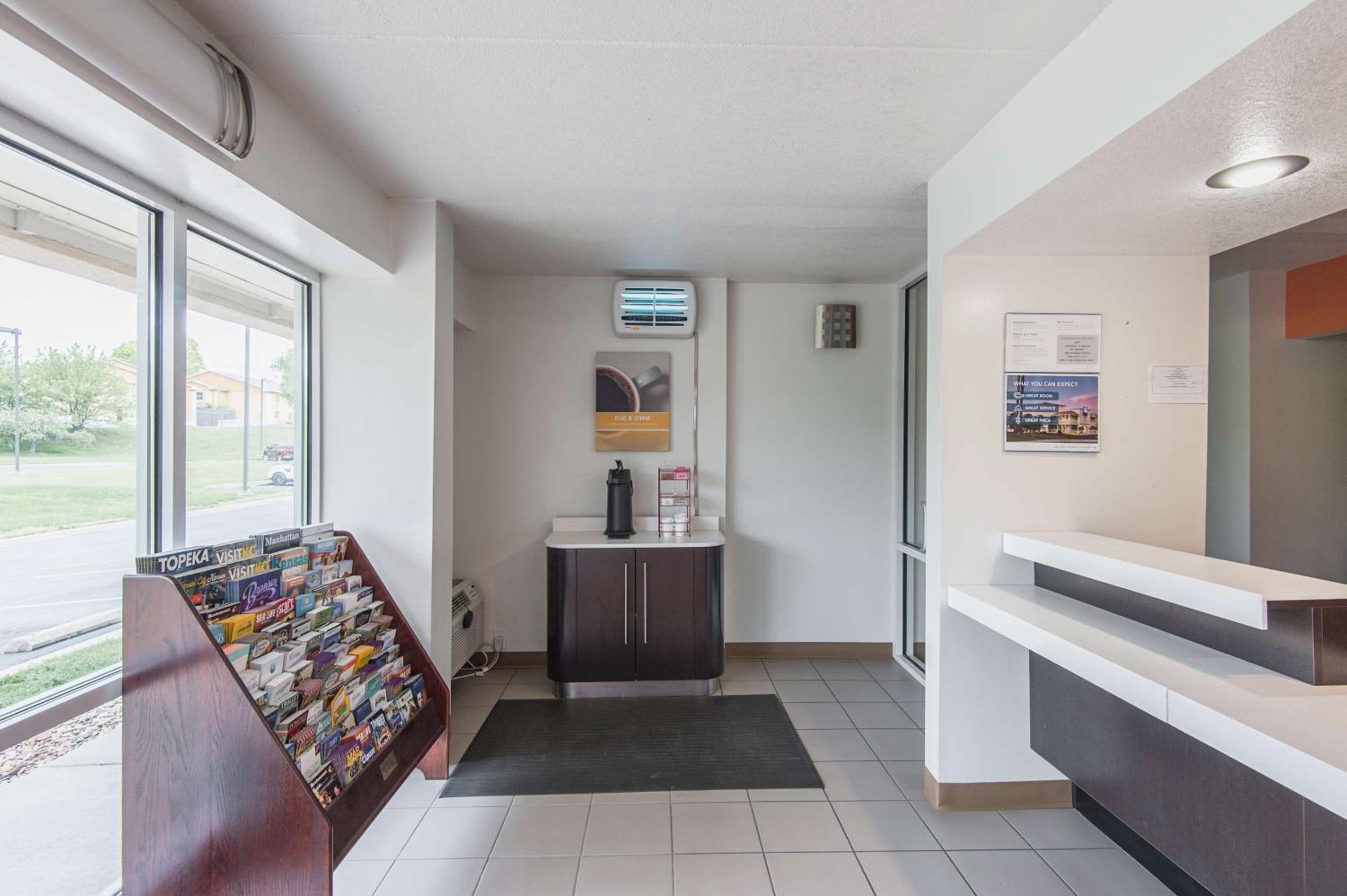 Motel 6-Overland Park, KS - Property Image 16