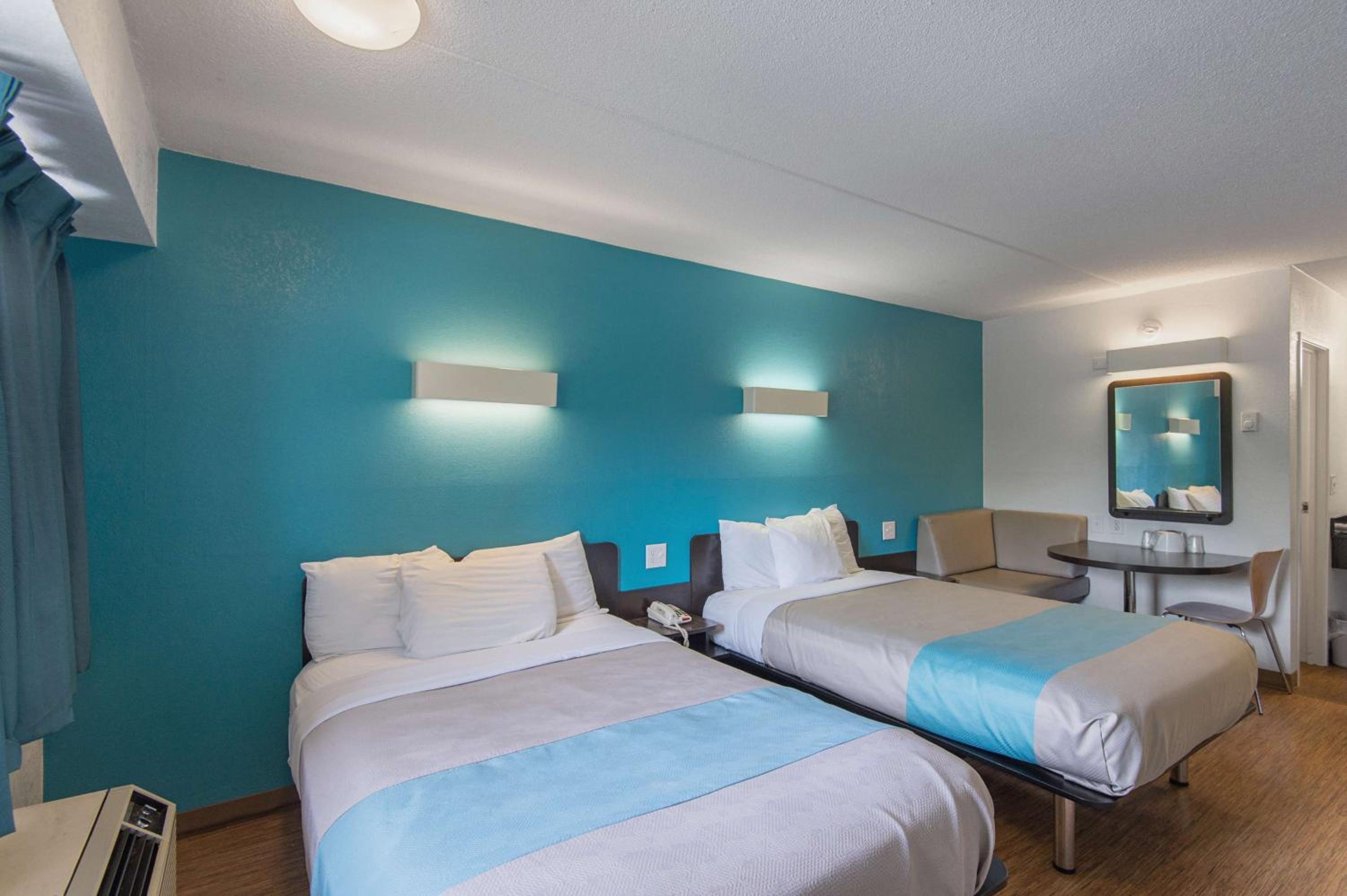 Motel 6-Overland Park, KS - Property Image 2