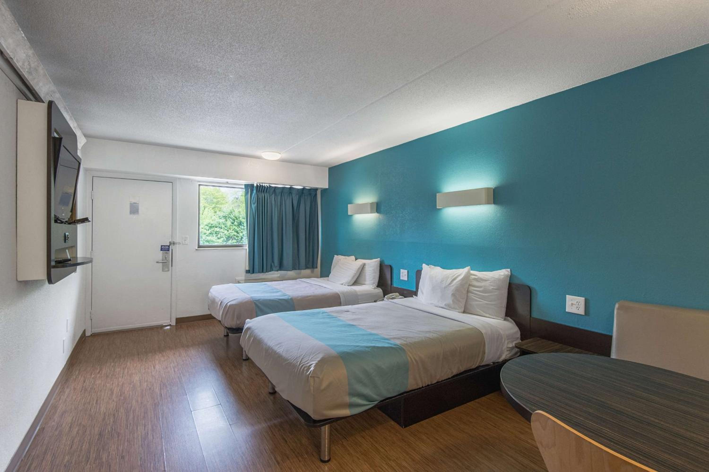 Motel 6-Overland Park, KS - Property Image 14