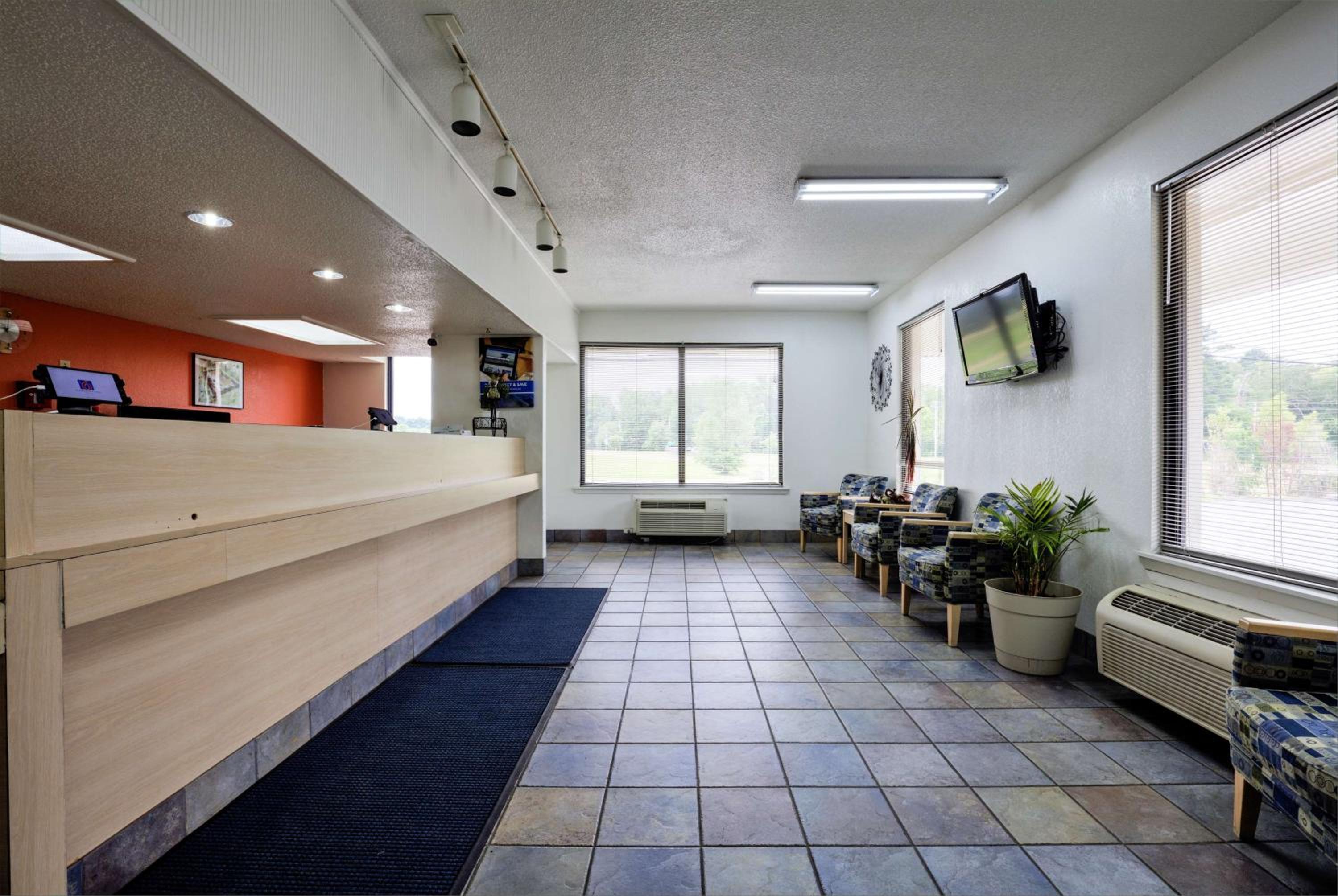 Super 7 Inn Tupelo