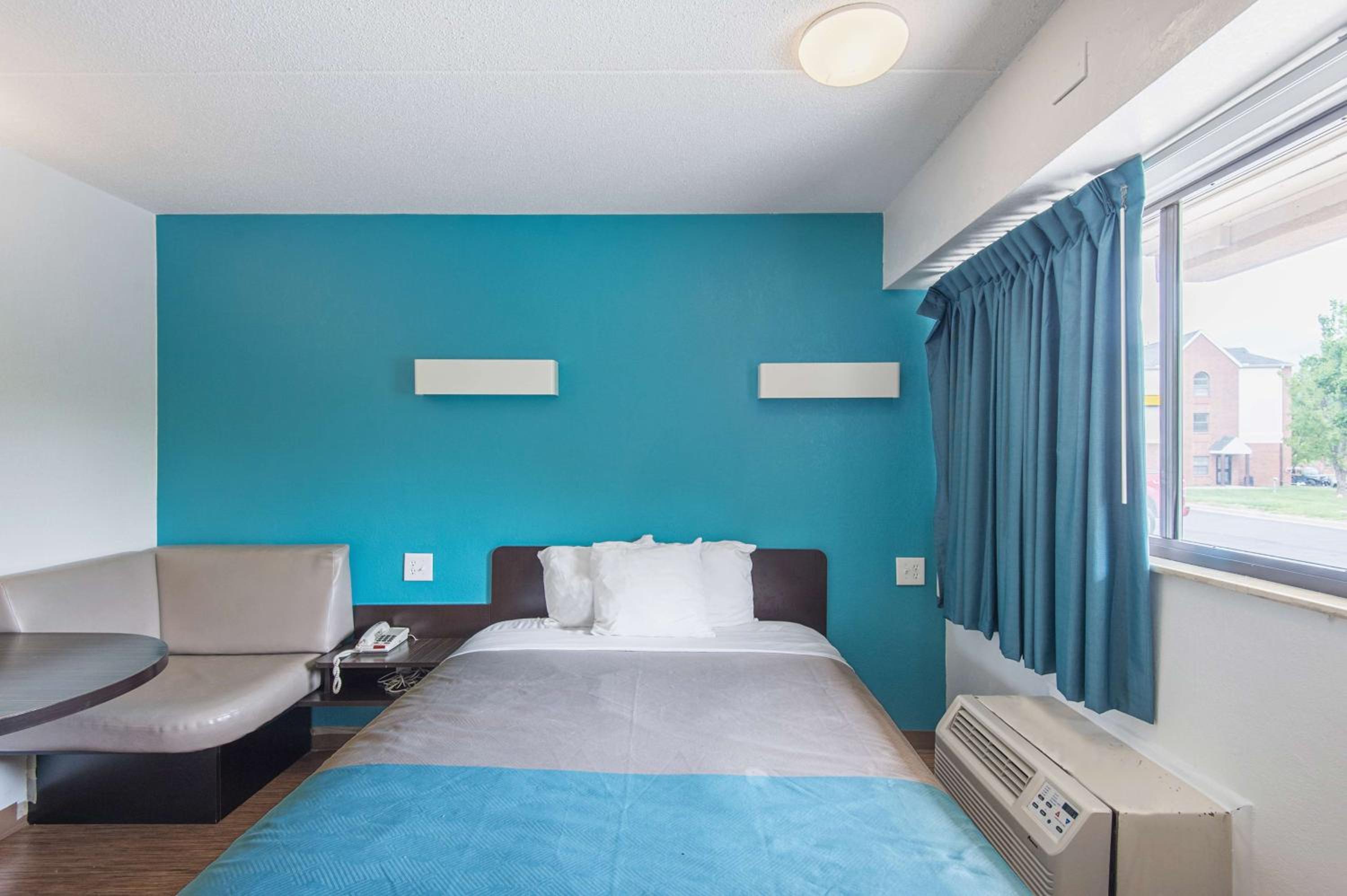Motel 6-Overland Park, KS - Property Image 7