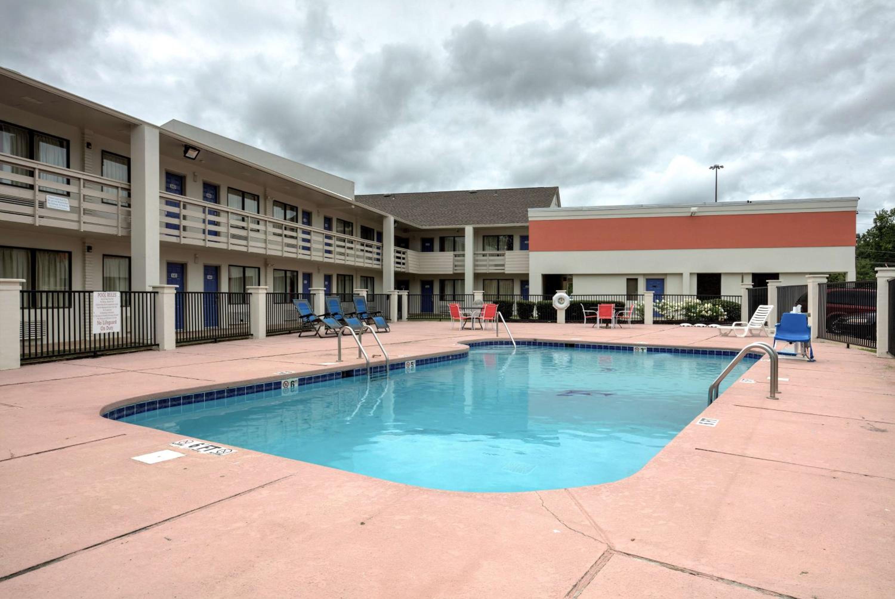 Super 7 Inn Tupelo