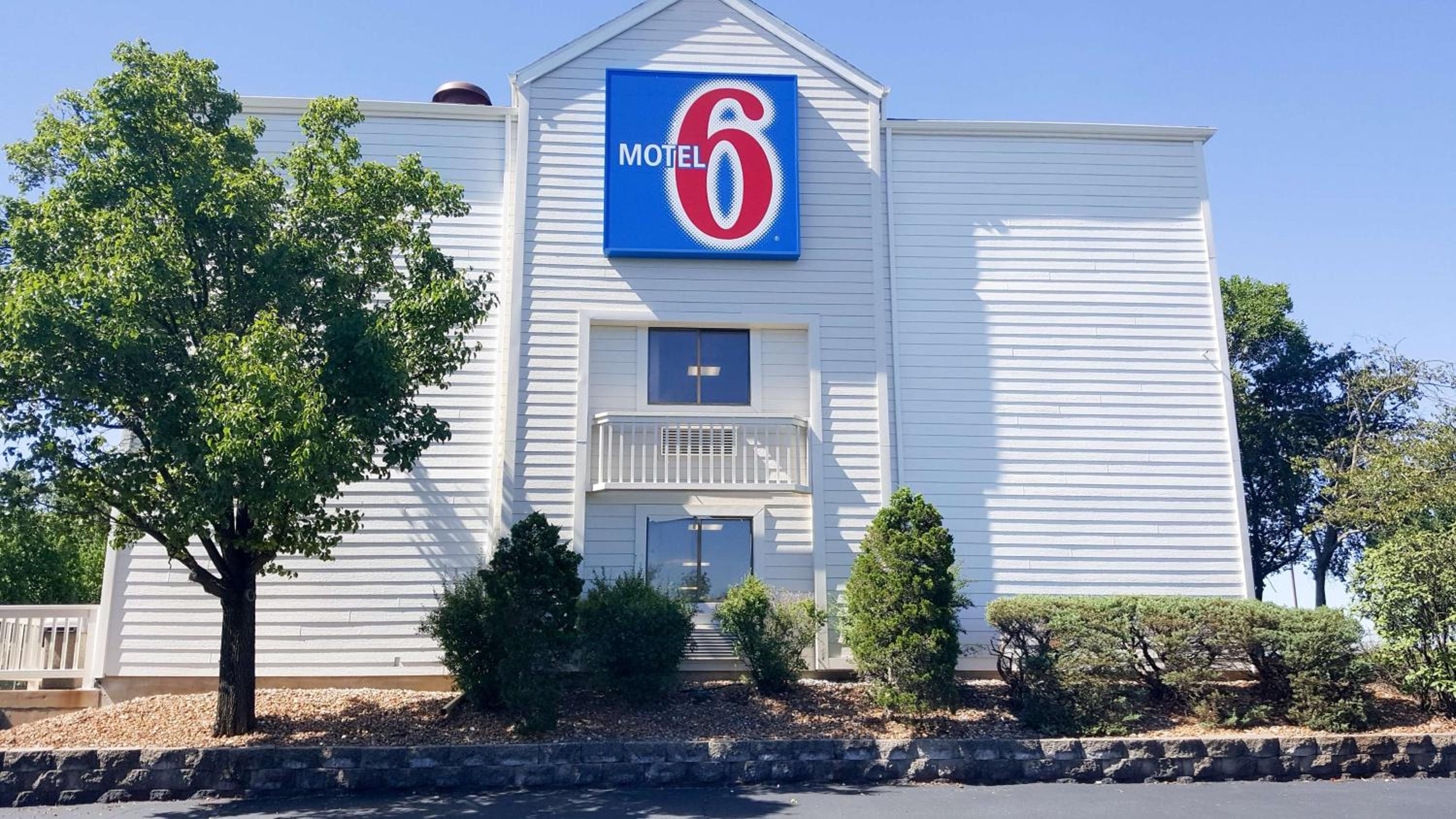 St Louis Vacations - Motel 6-Maryland Heights, MO - Property Image 1