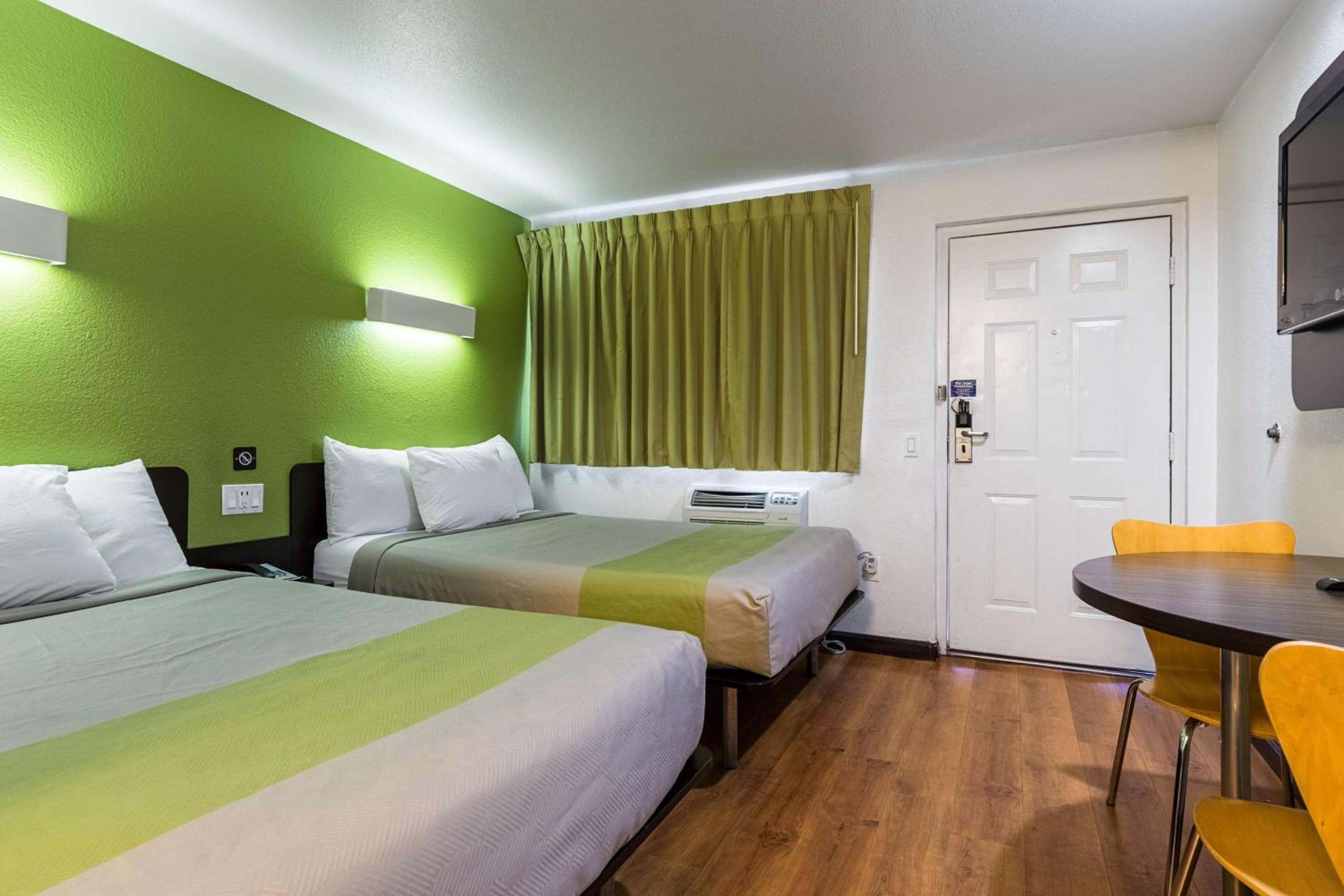 Motel 6 Riverside, CA - UCR East