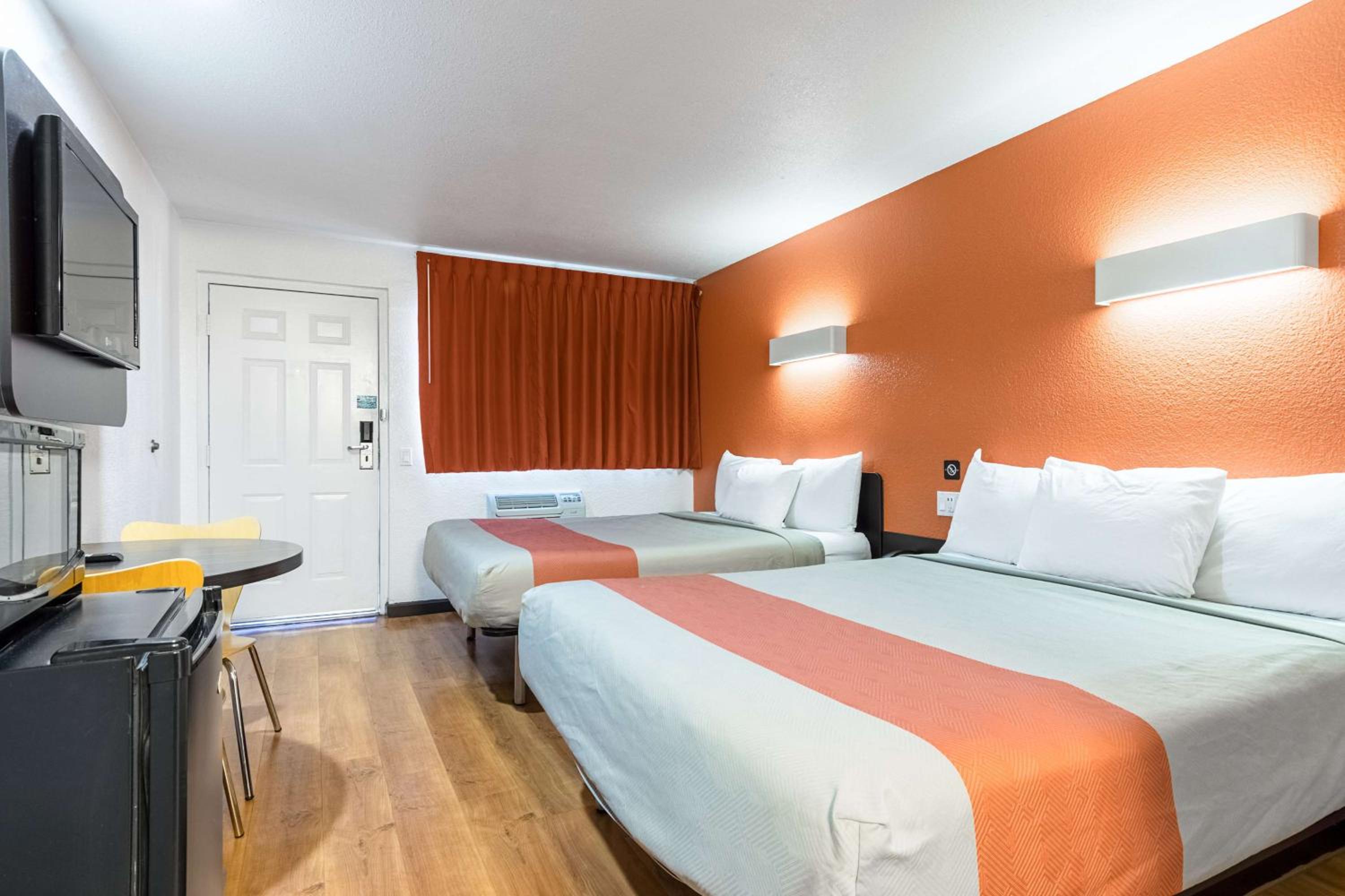 Motel 6 Riverside, CA - UCR East