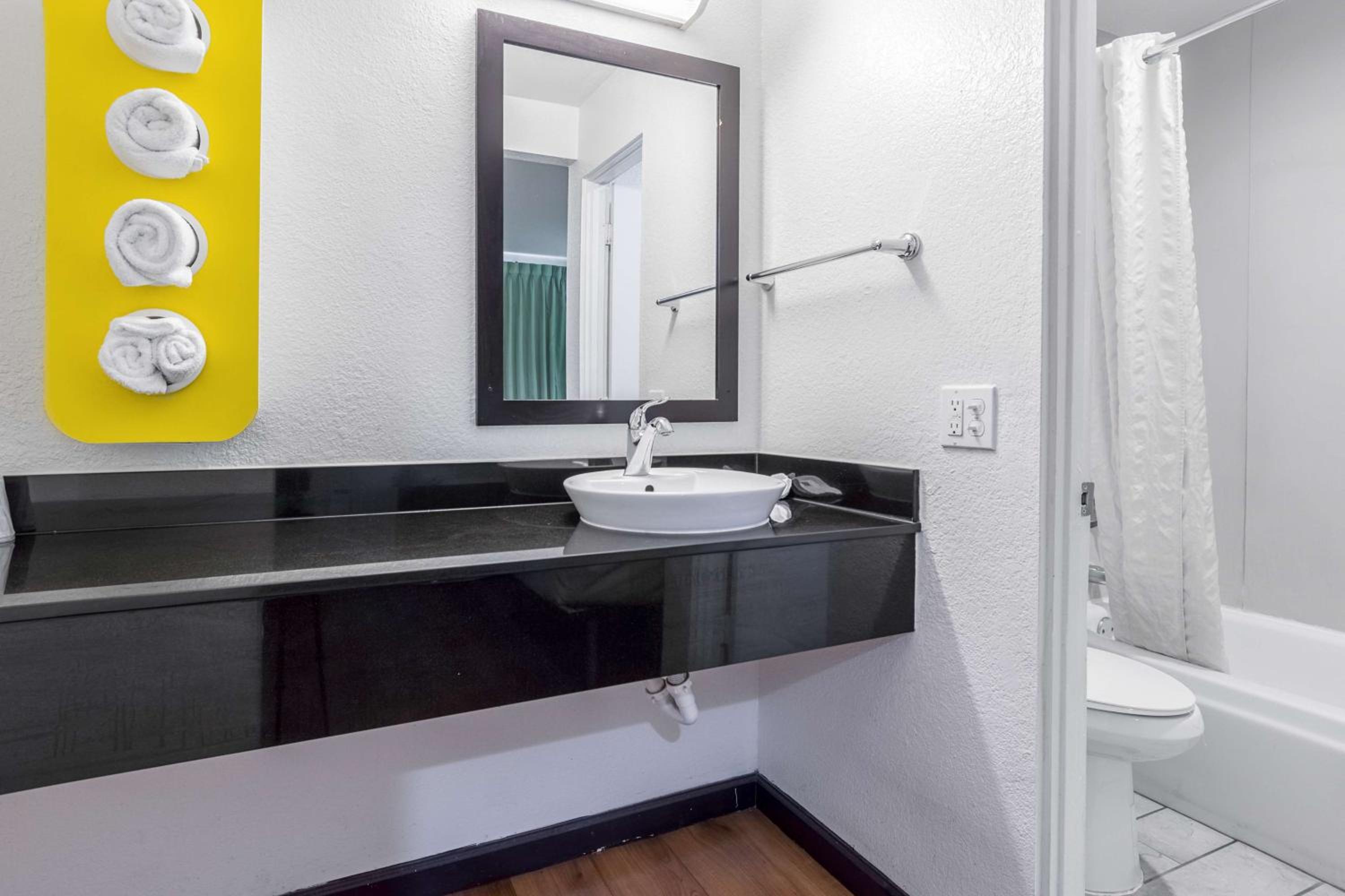 Motel 6 Riverside, CA - UCR East