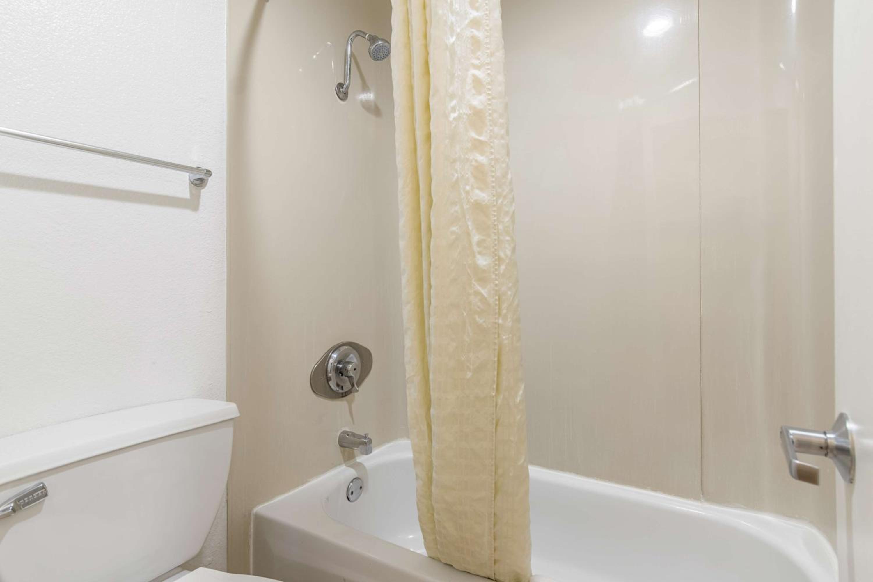 Motel 6 Riverside, CA - UCR East