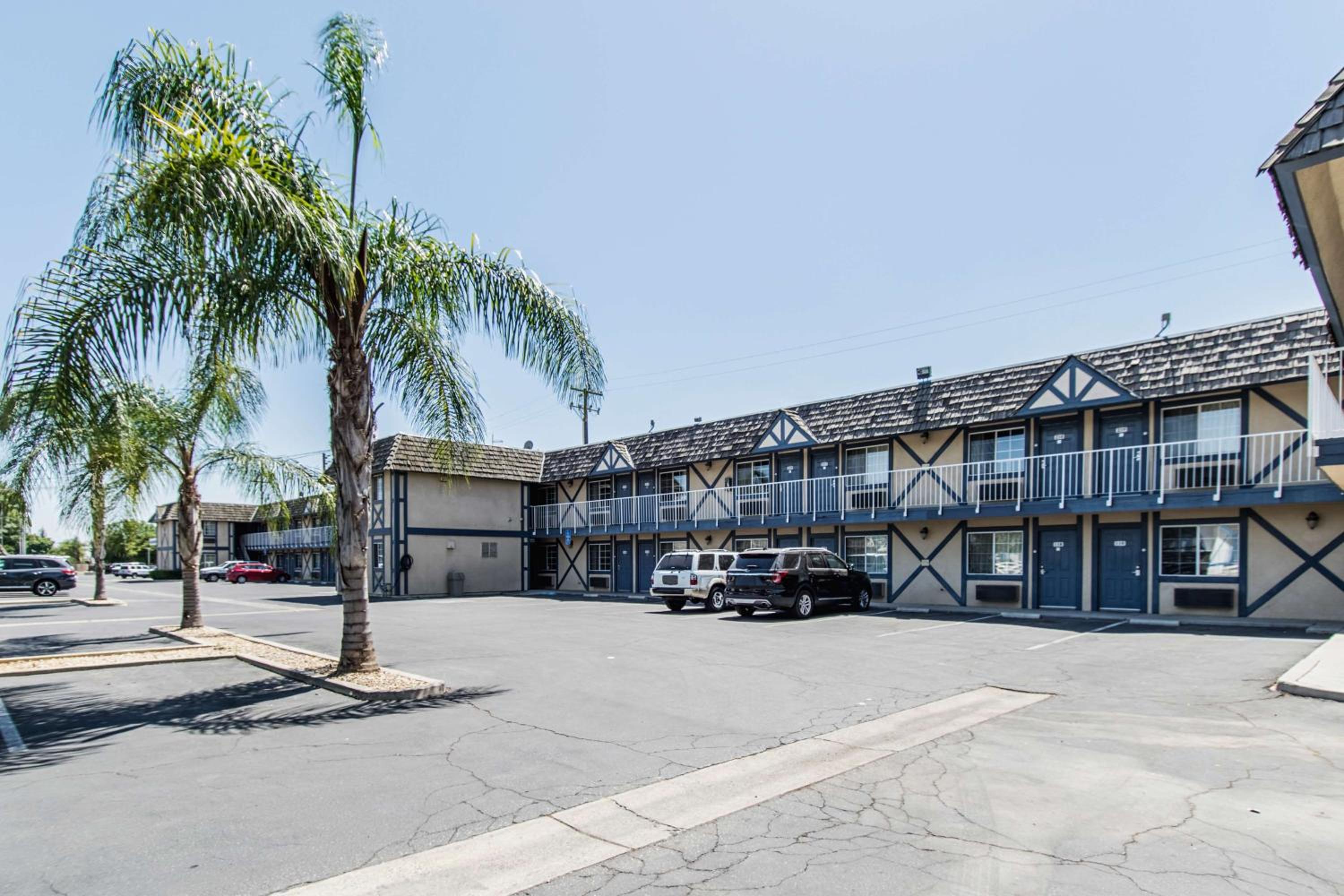 Motel 6-Kingsburg, CA view 2
