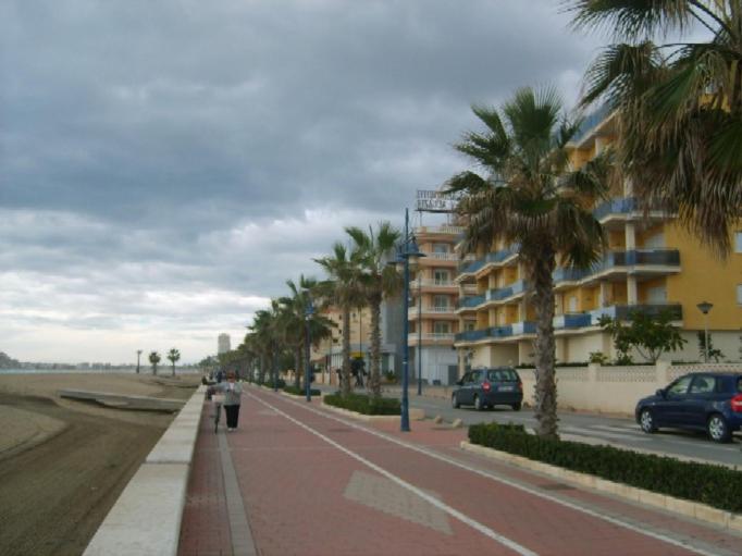Apartamento con aire acondicionado en 1ª linea de playa edificio Molí de Vent view 2