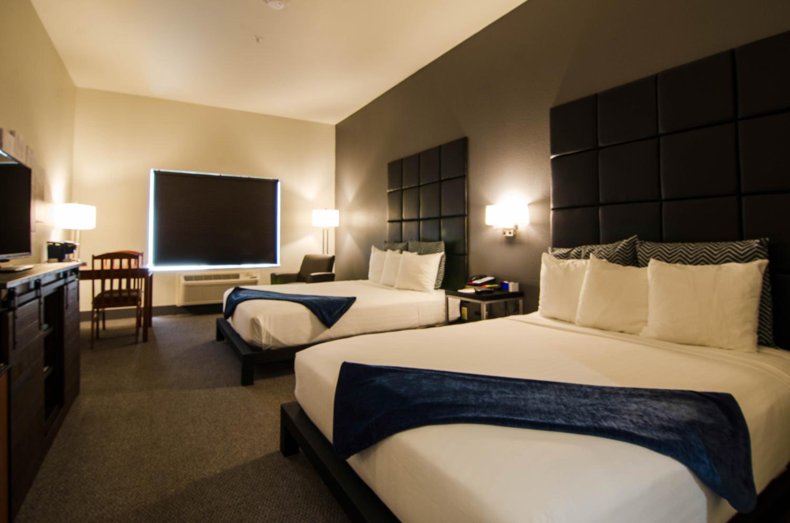 Wood River Inn  Suite - Property Image 4