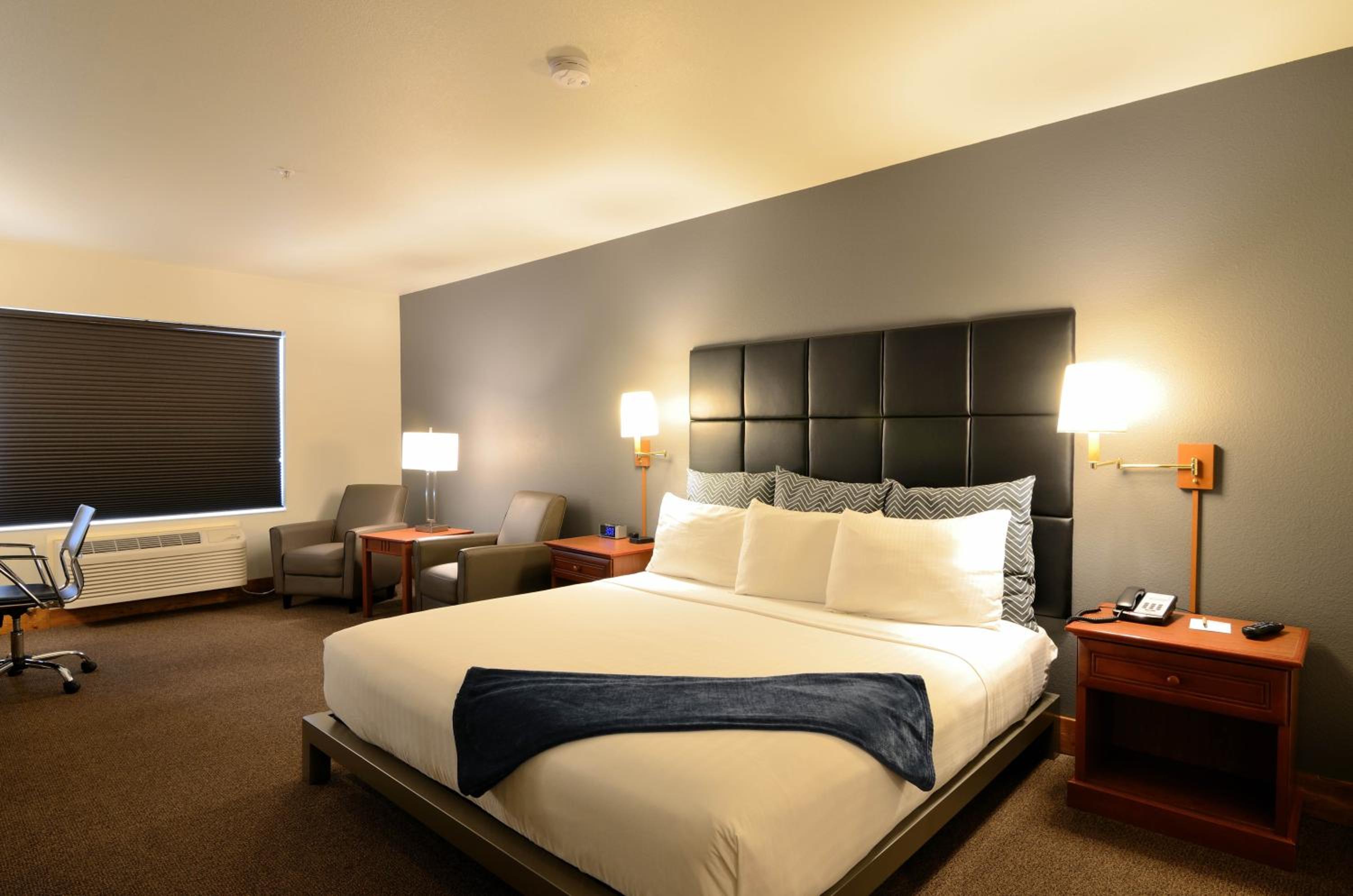 Wood River Inn  Suite - Property Image 11