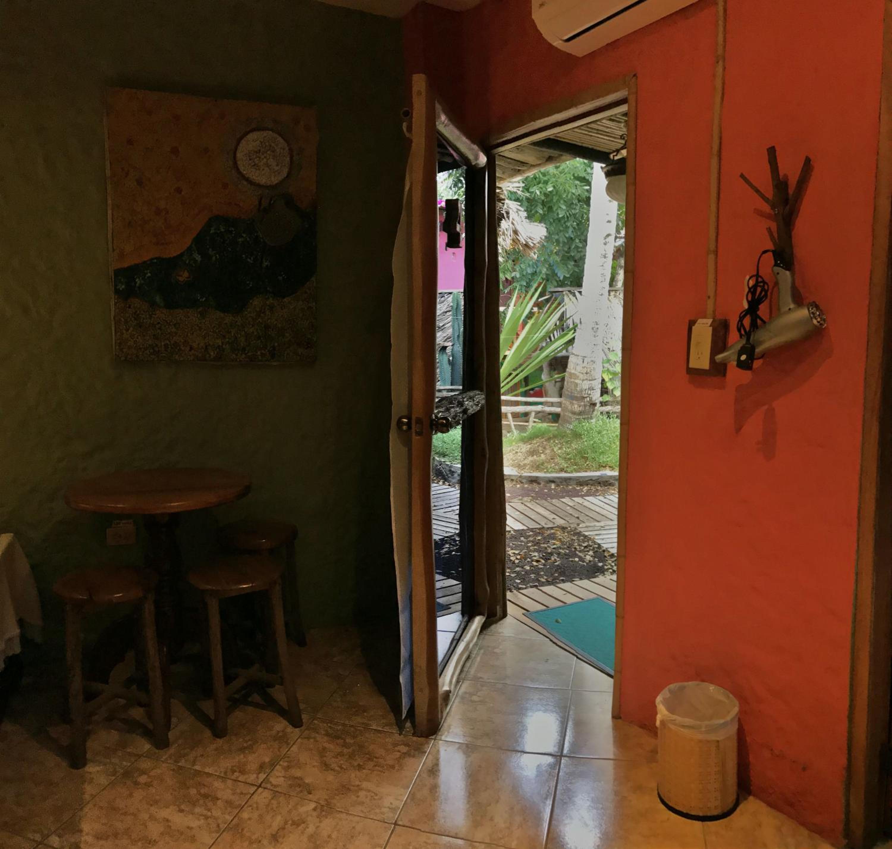 Lonesome George Ecolodge