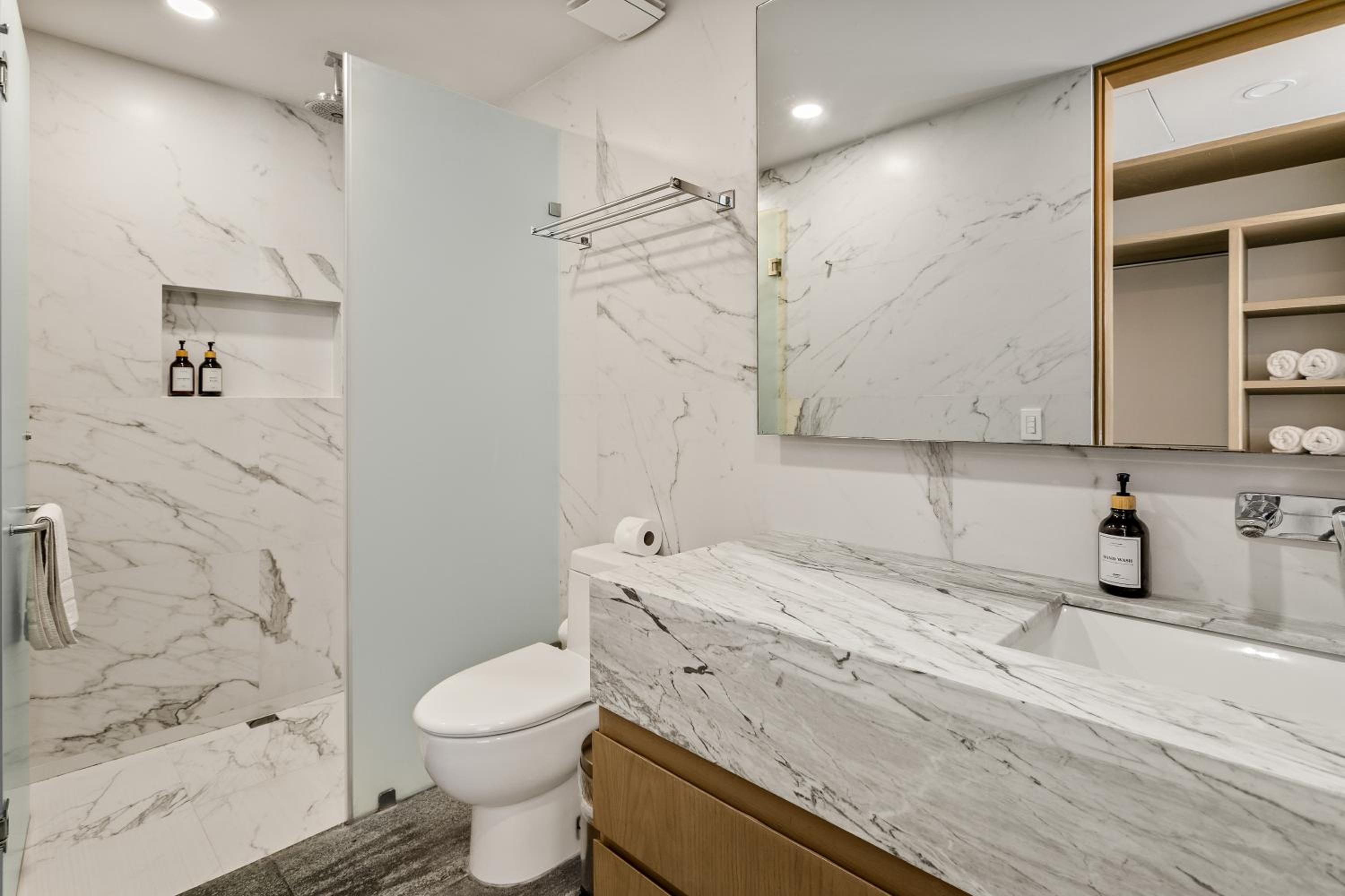 Classic 2BR Condo pool near beach