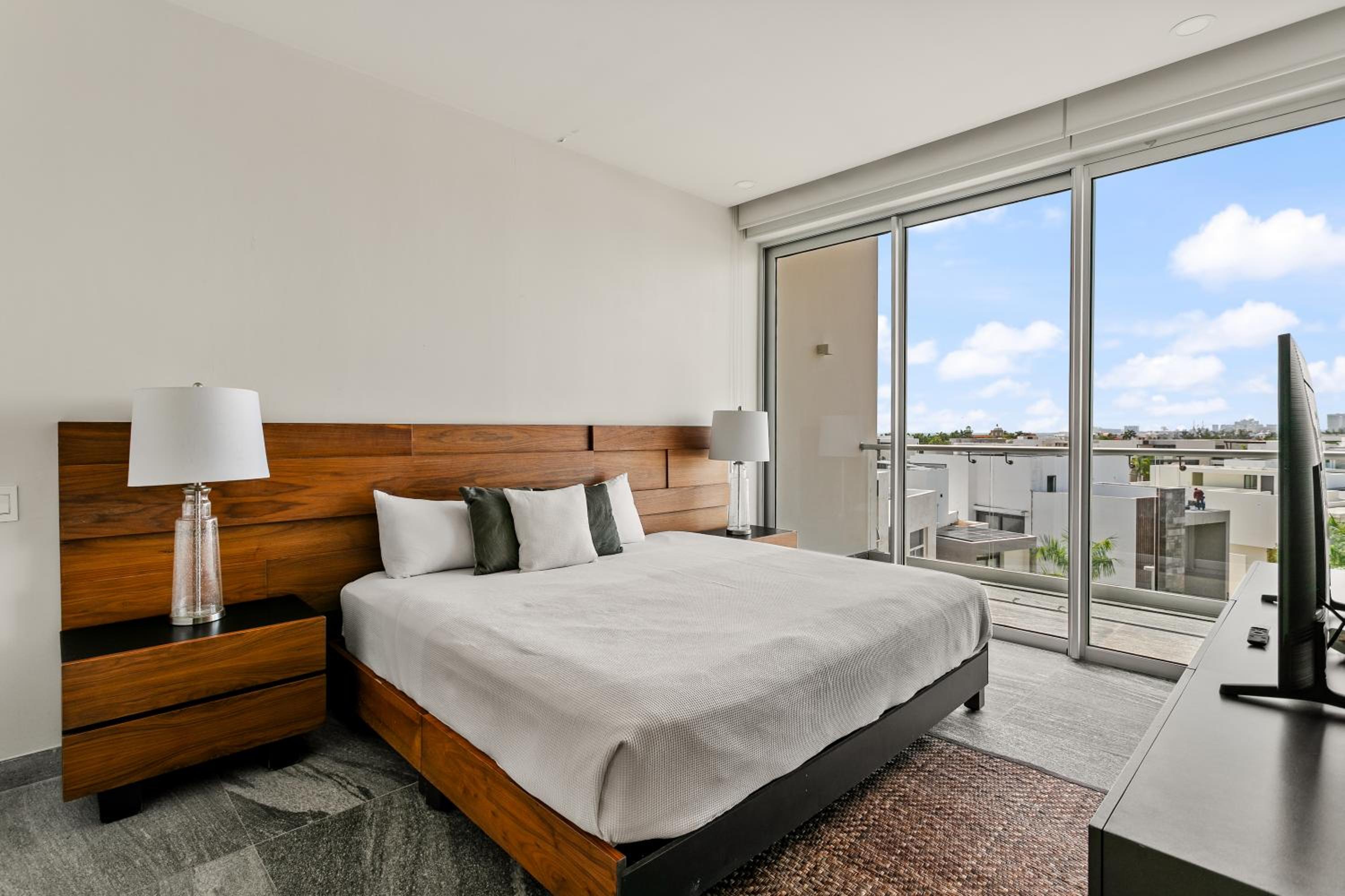 Classic 2BR Condo pool near beach