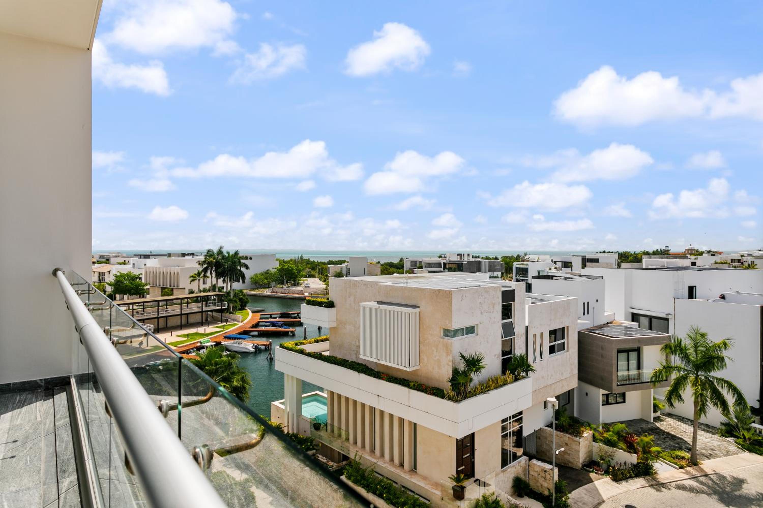 Classic 2BR Condo pool near beach