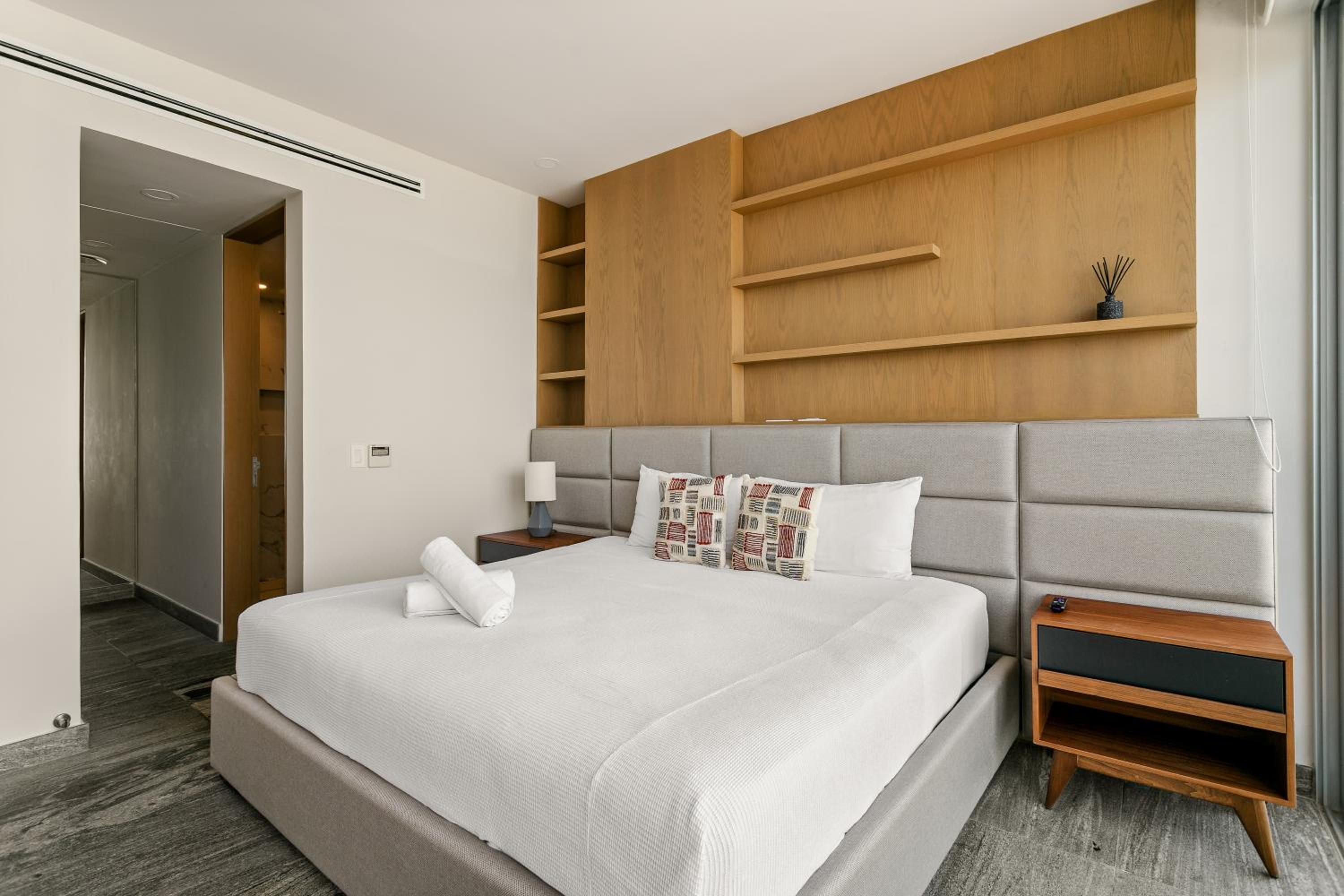 Business studio-apartment near the beach
