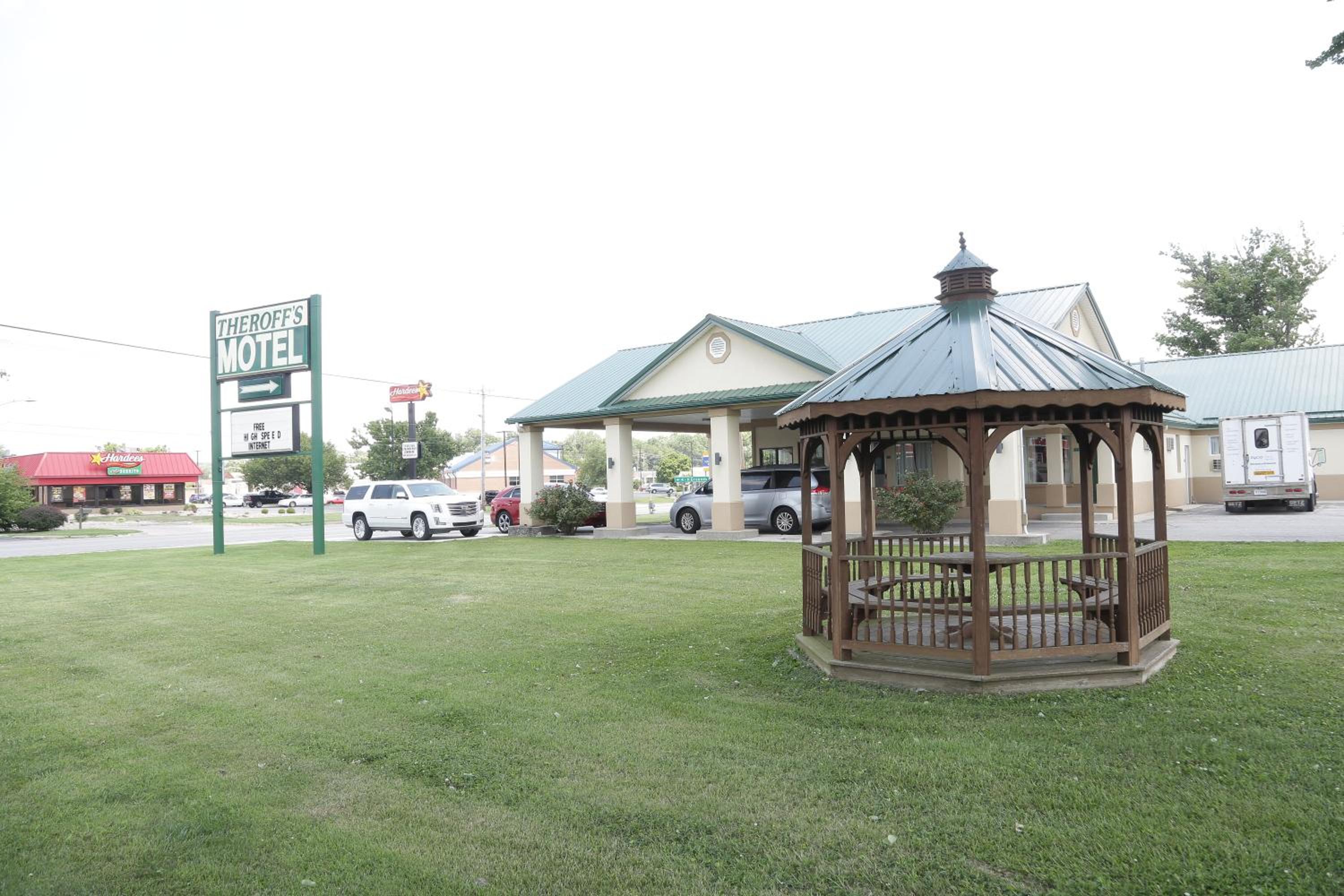 Theroff's Motel view 3