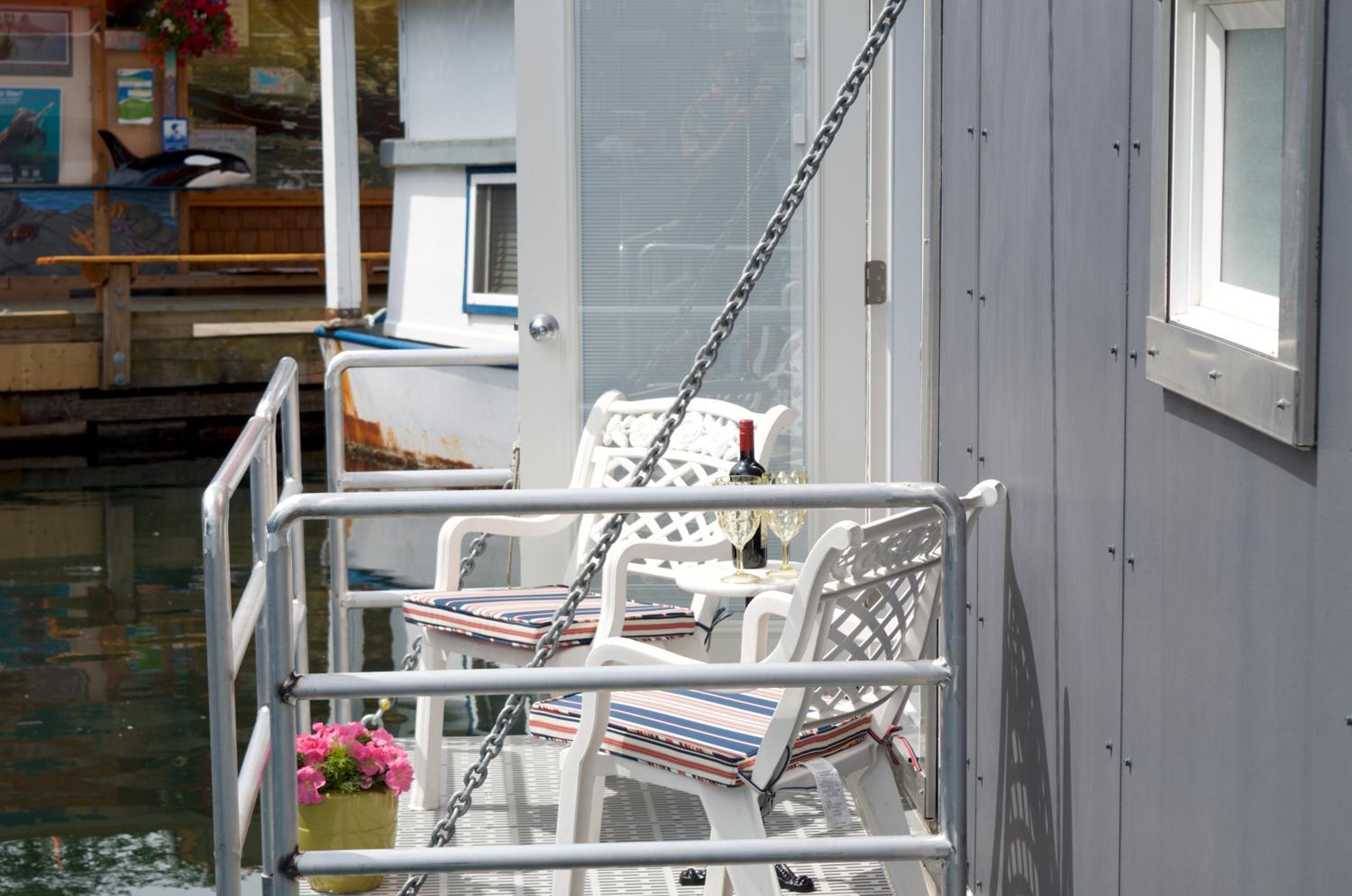 A Float Home B&B in Fisherman’s Wharf