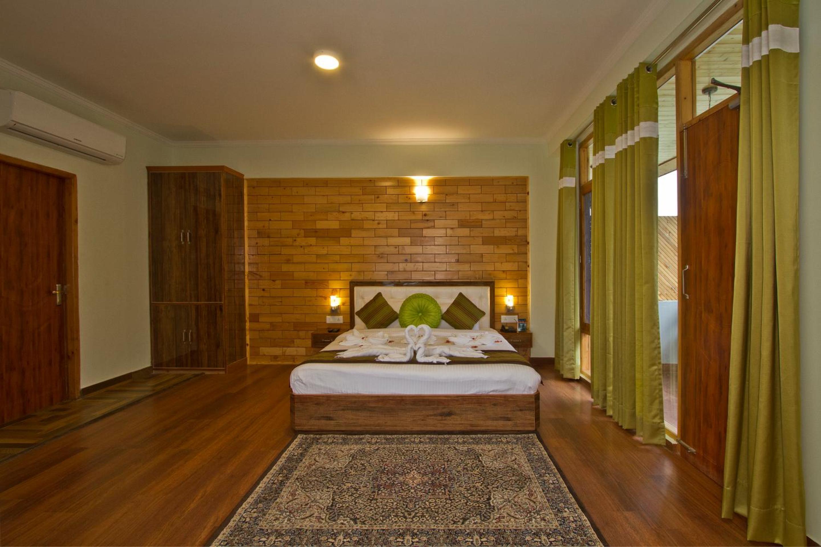 Snow Flakes Resort And Spa Centrally Heated Luxury Resort