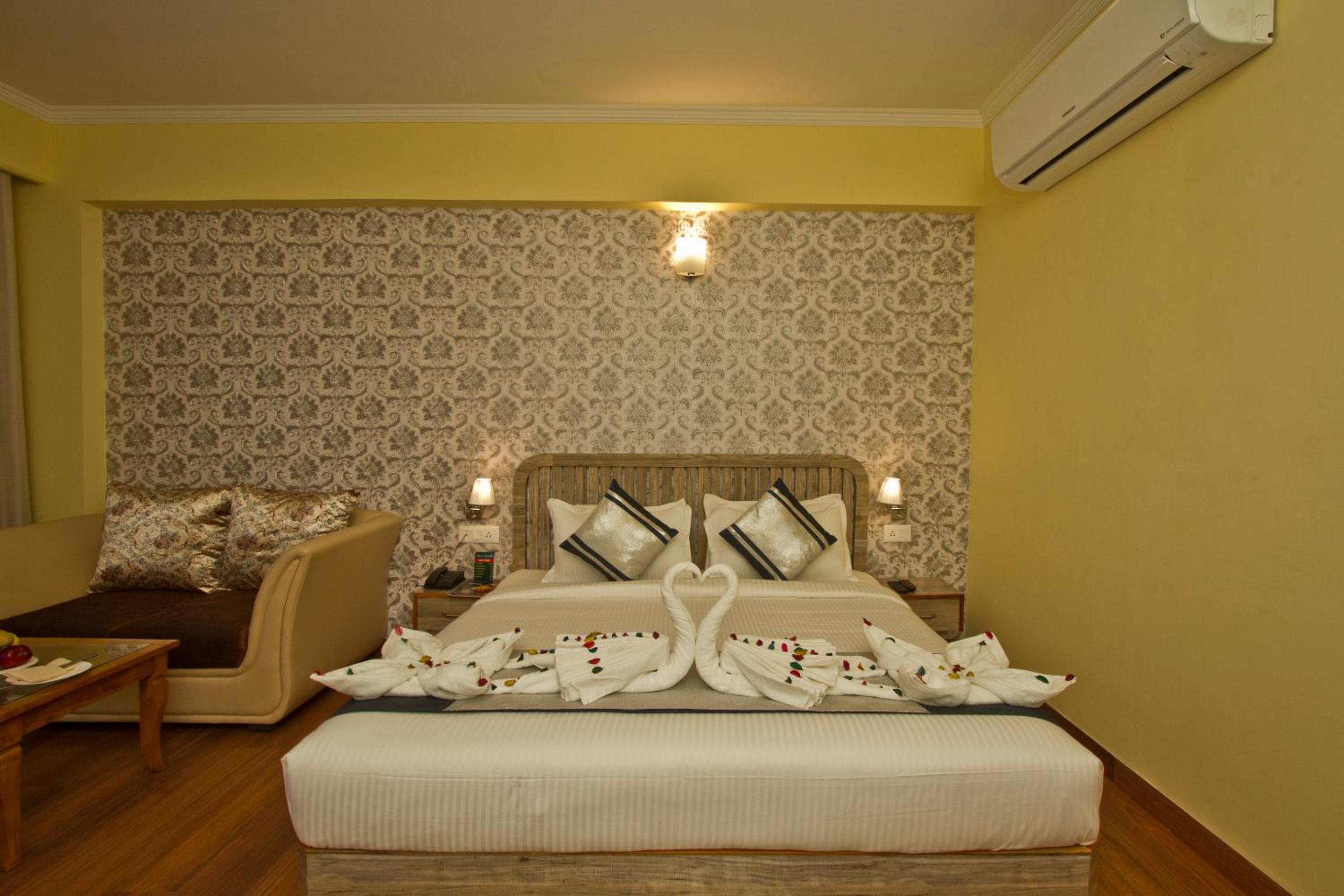 Snow Flakes Resort And Spa Centrally Heated Luxury Resort