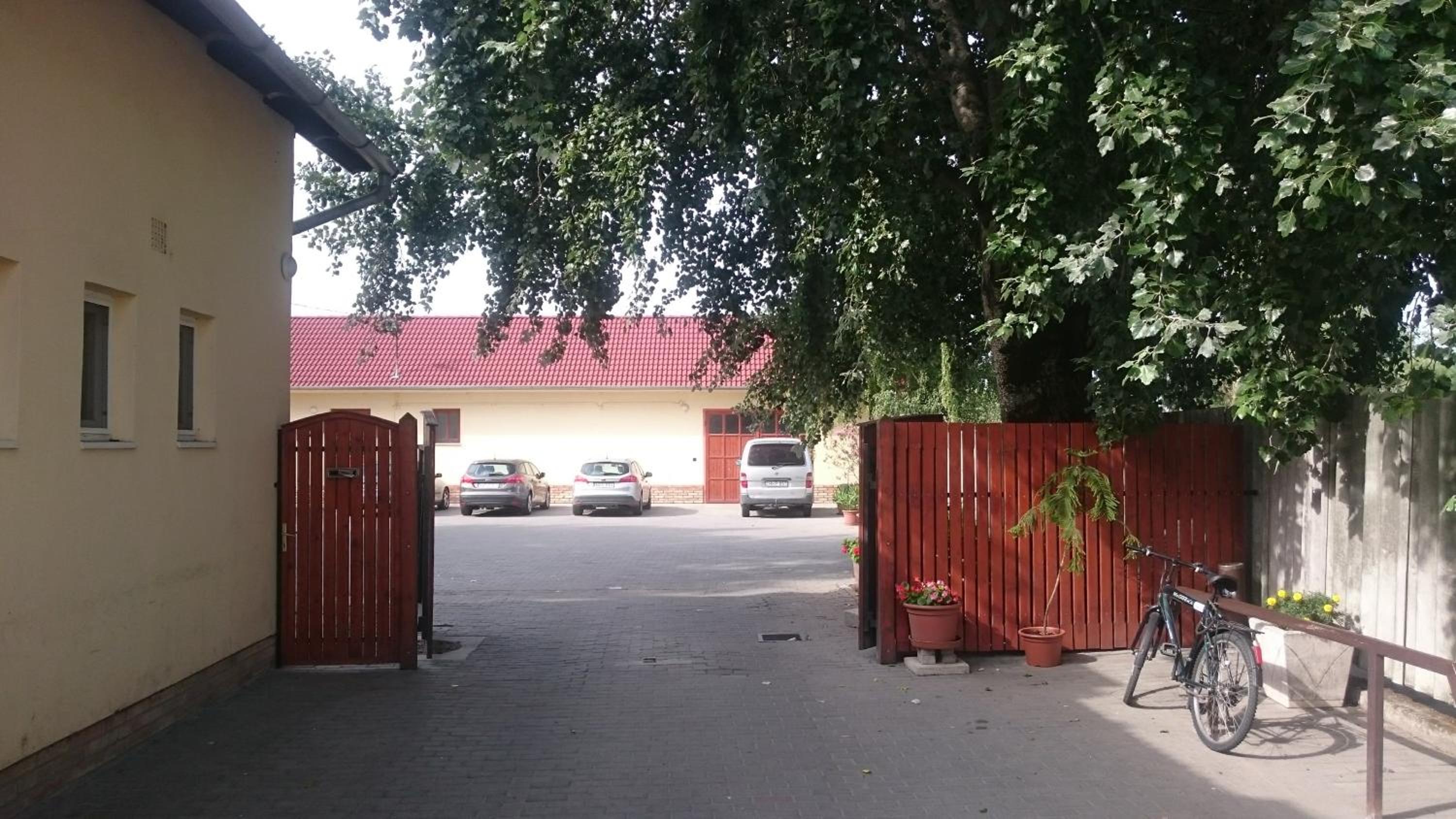 Bordany Hostel