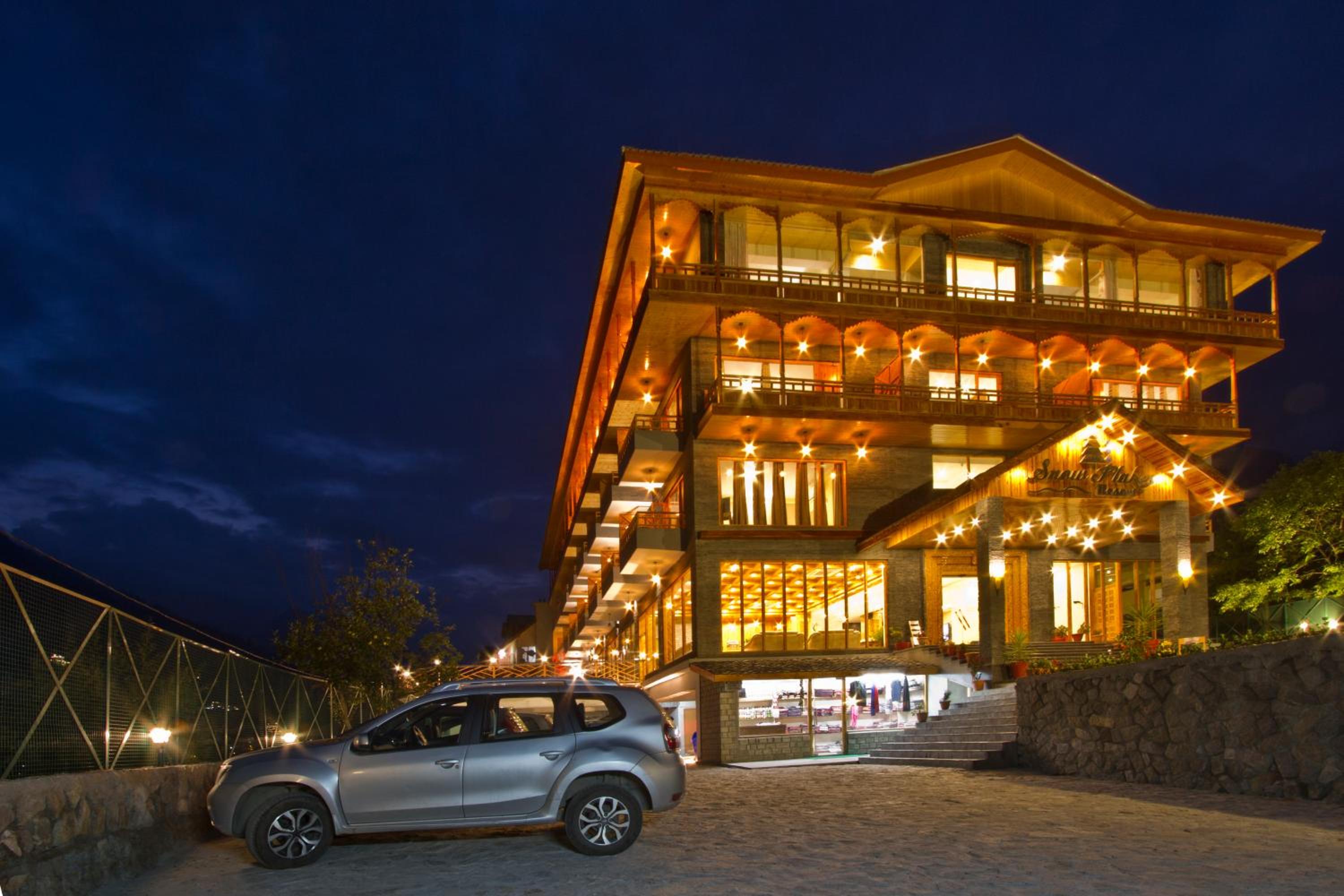 Snow Flakes Resort And Spa Centrally Heated Luxury Resort