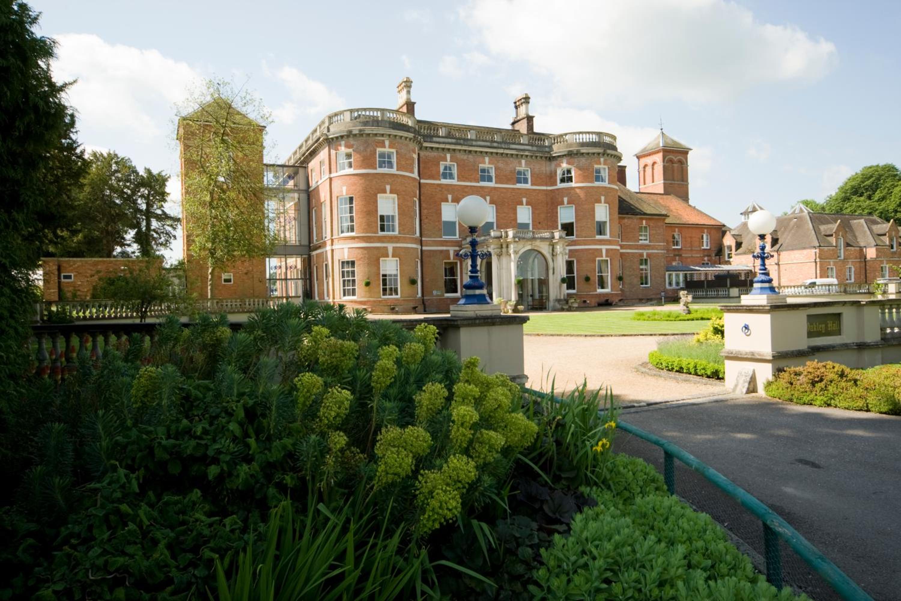 Basingstoke Vacations - Oakley Hall Hotel - Property Image 20