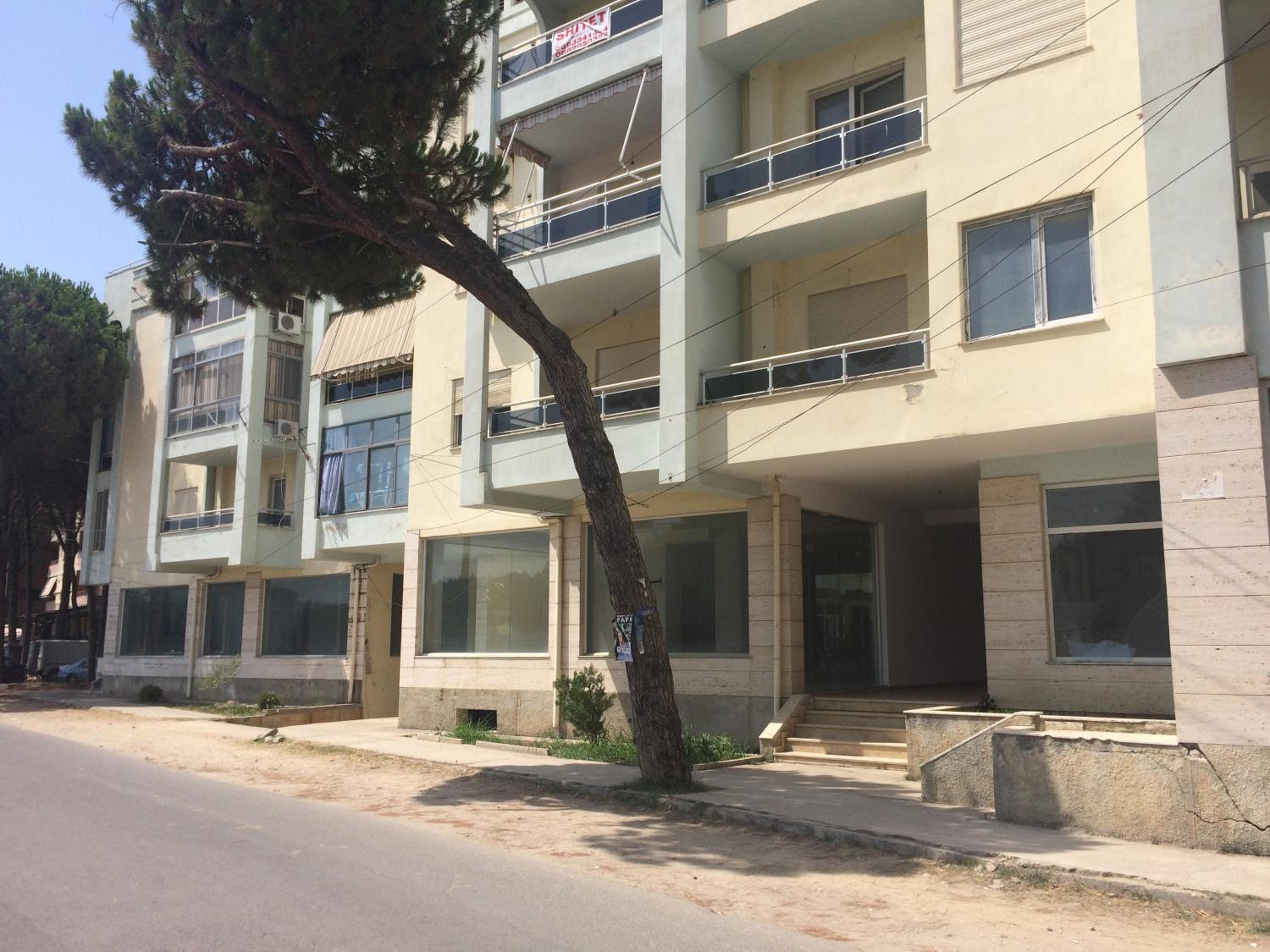 Arbi's Pool View Apartment