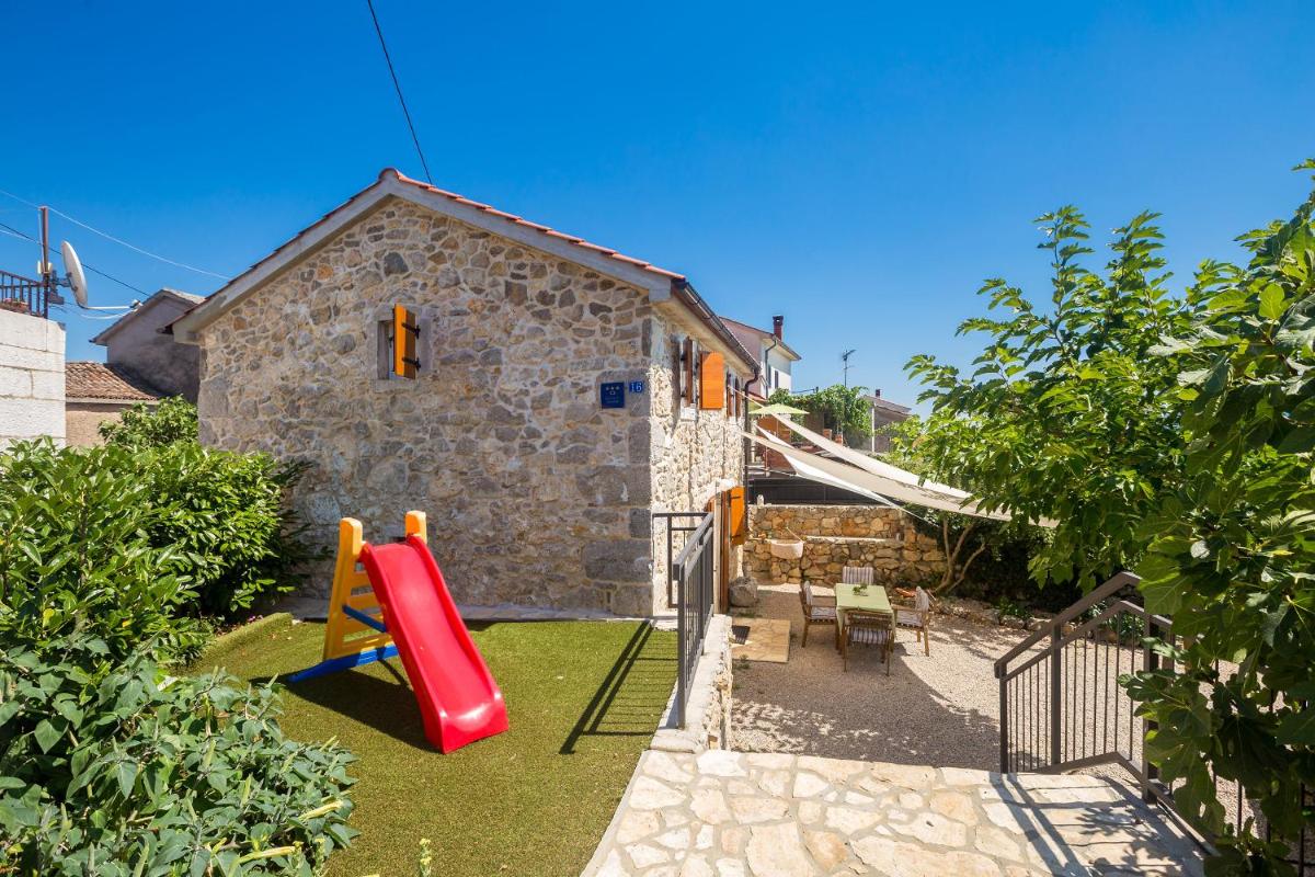 Holiday Home Lara view 4