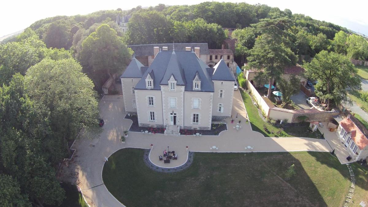 Le Petit Château des Cedres
