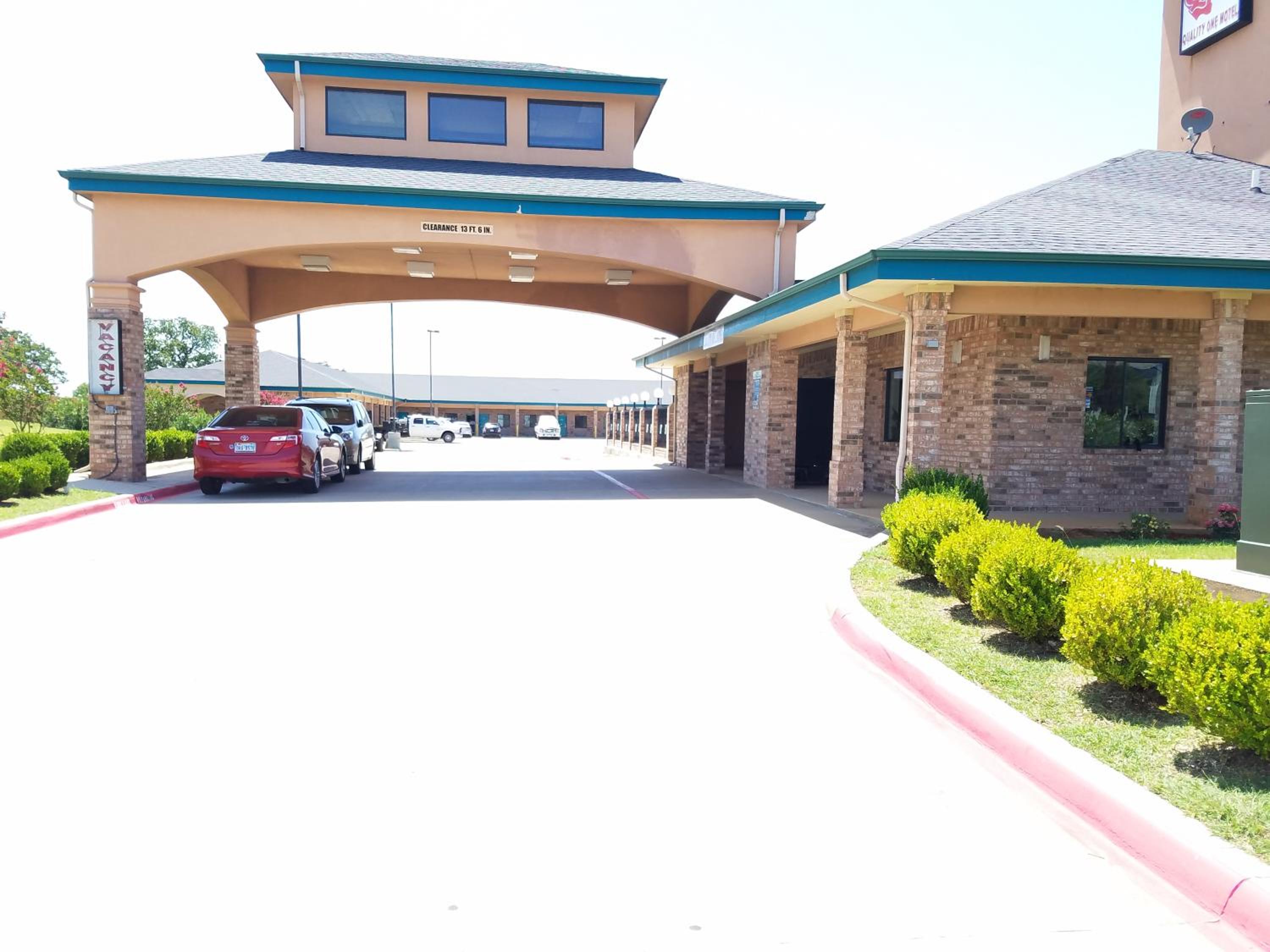 Quality One Motel