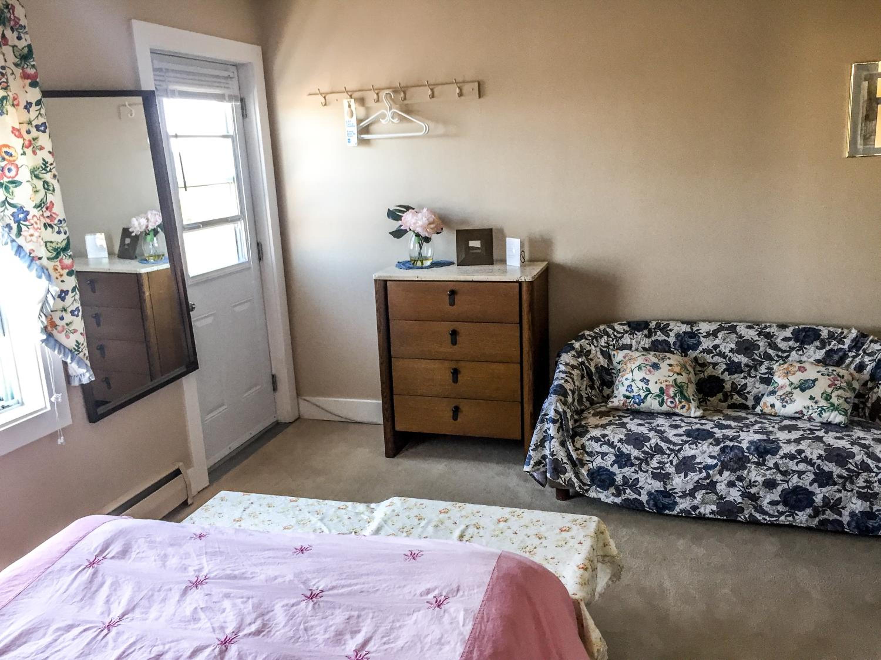 Saint John Vacations - Admiral's Quay Motel  Suites - Property Image 1