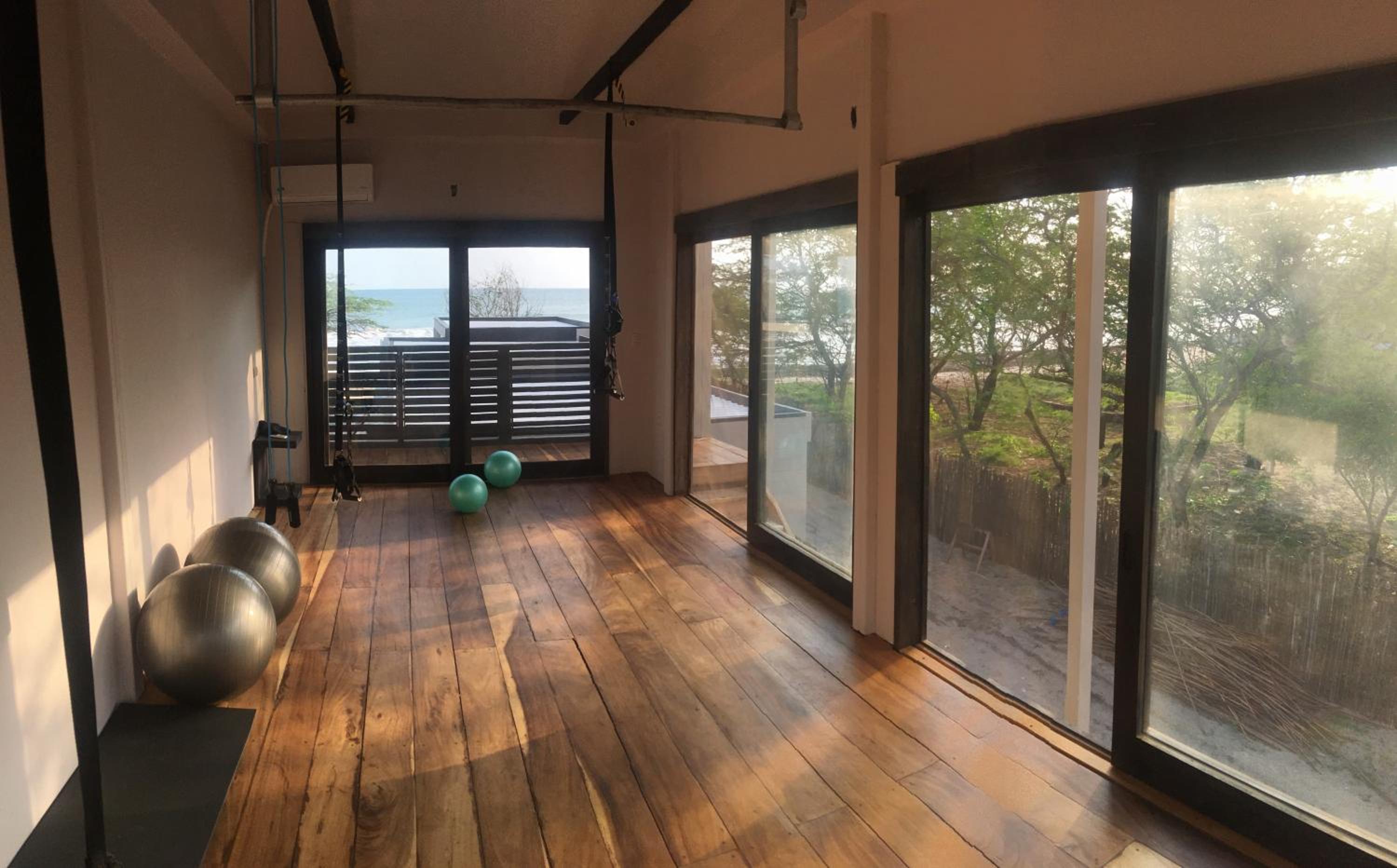 99 Surf Lodge