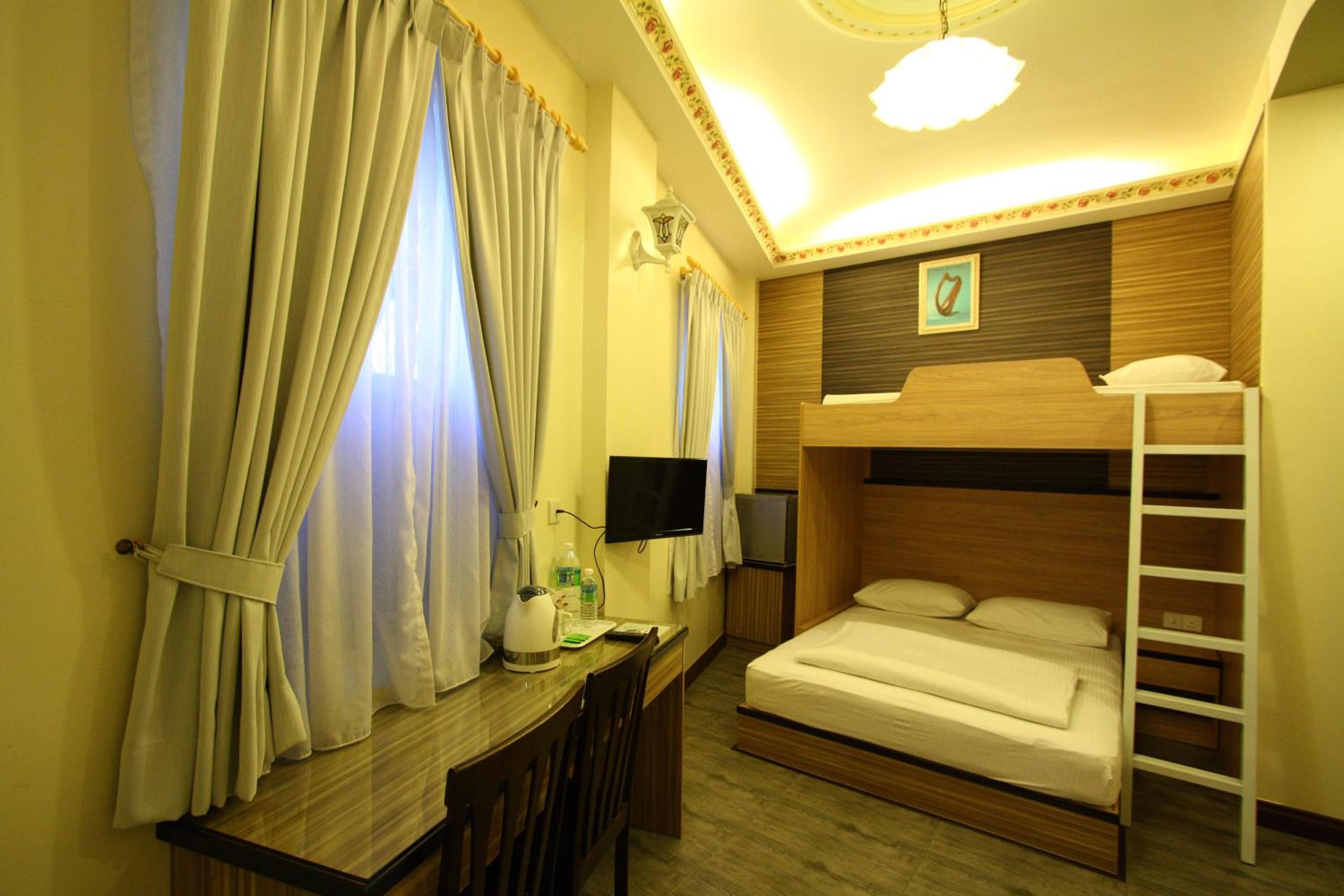 Shamrock Guest House II