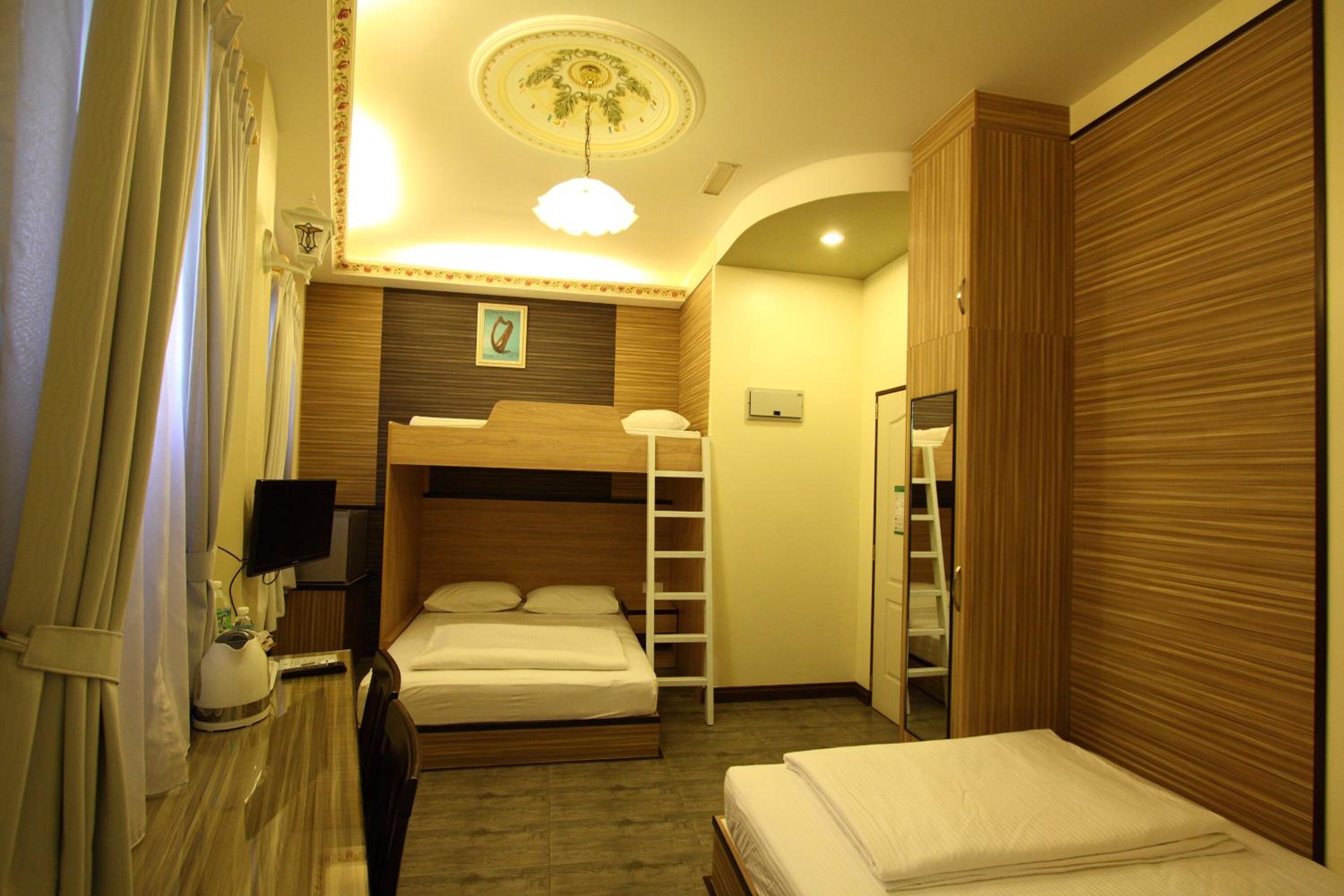 Shamrock Guest House II