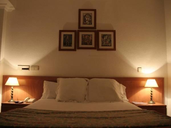 Hostal Gran Via Levante casa de hóspedes Torrevieja — hotel room