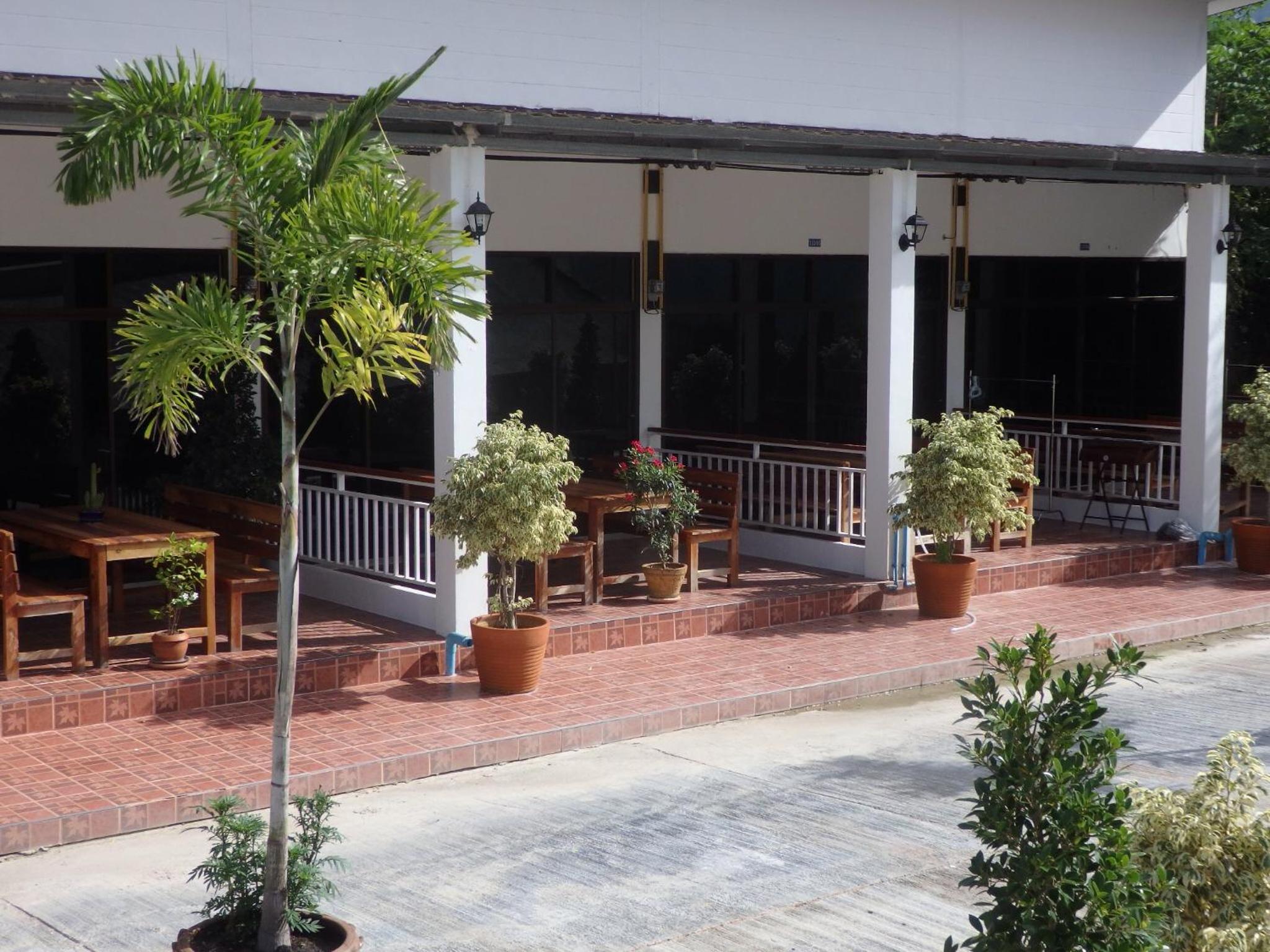 Jamie's home with 2 bedrooms, can accommodate 6 guests view 5
