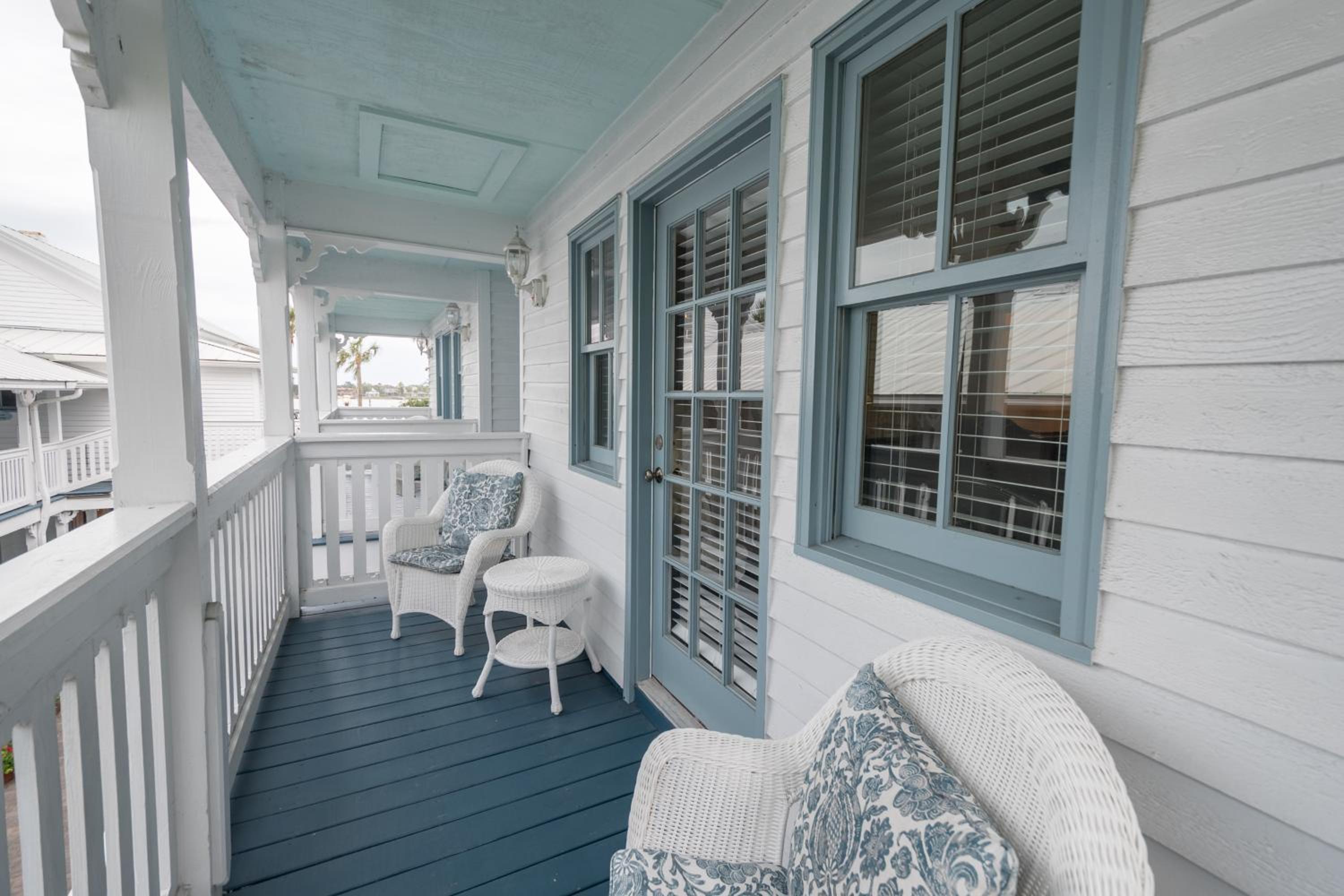 Bayfront Westcott House Bed & Breakfast