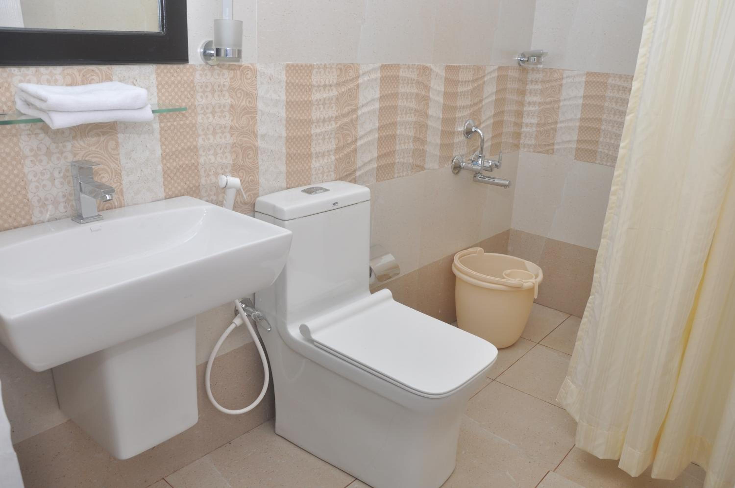 Rajivs Residence - Fully Furnished Apartments